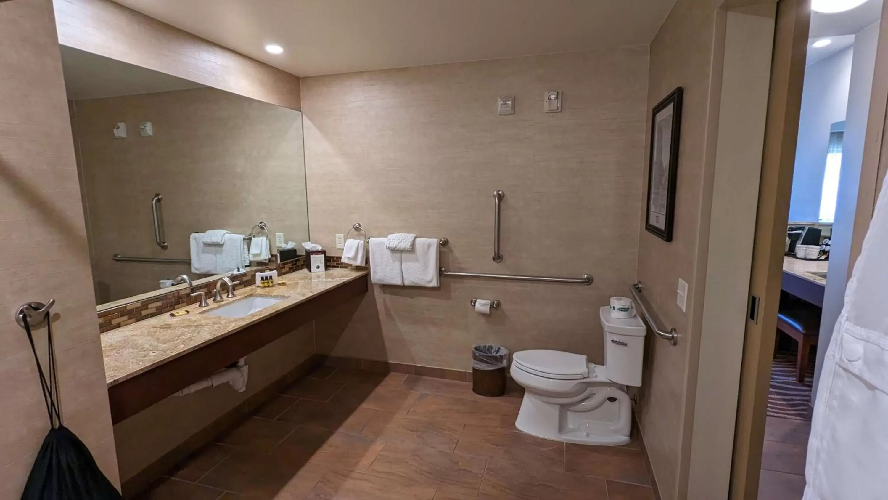 Bathroom in Squire Resort at the Grand Canyon, BW Signature Collection