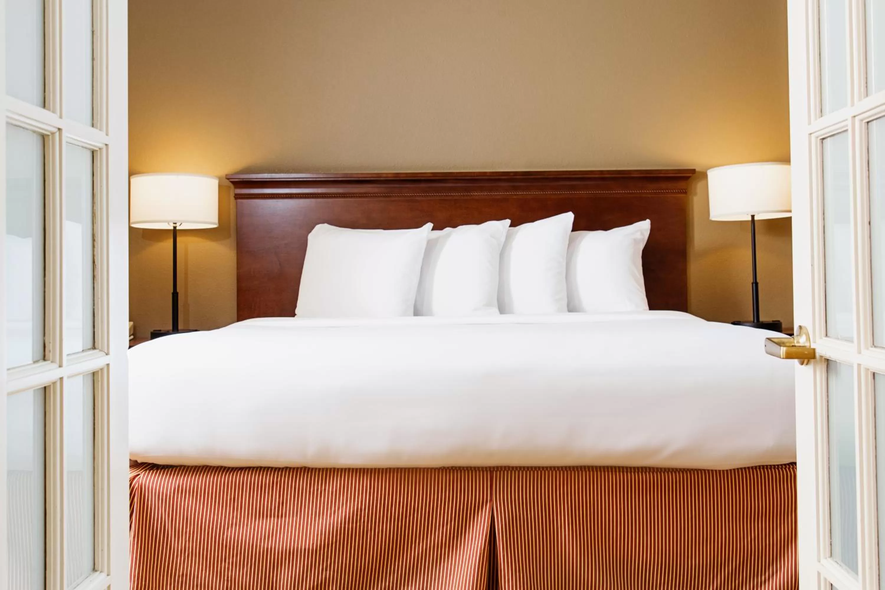 Bed in Country Inn & Suites by Radisson, Milwaukee West Brookfield , WI