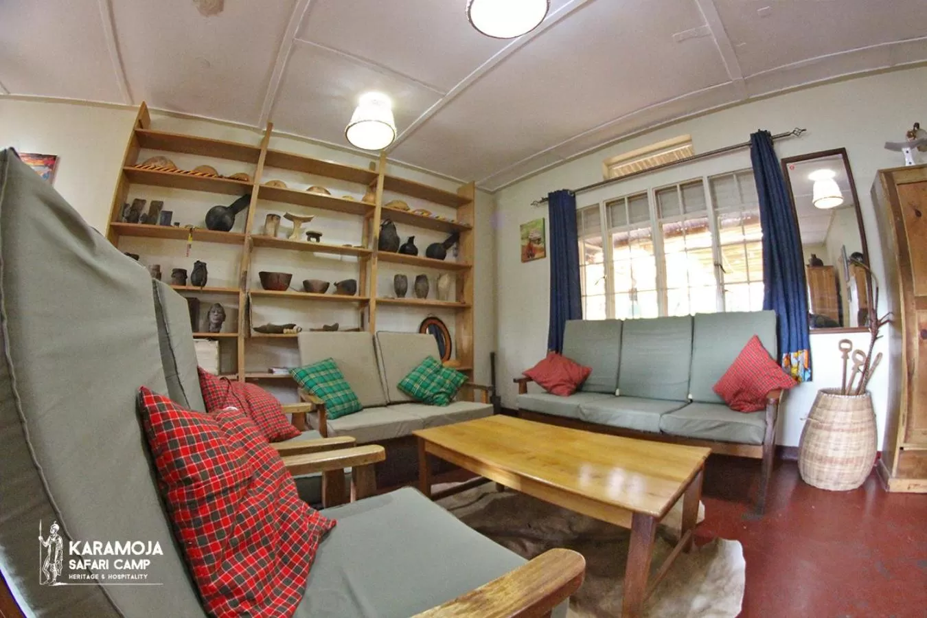 Library in Kara-Tunga Safari Camp