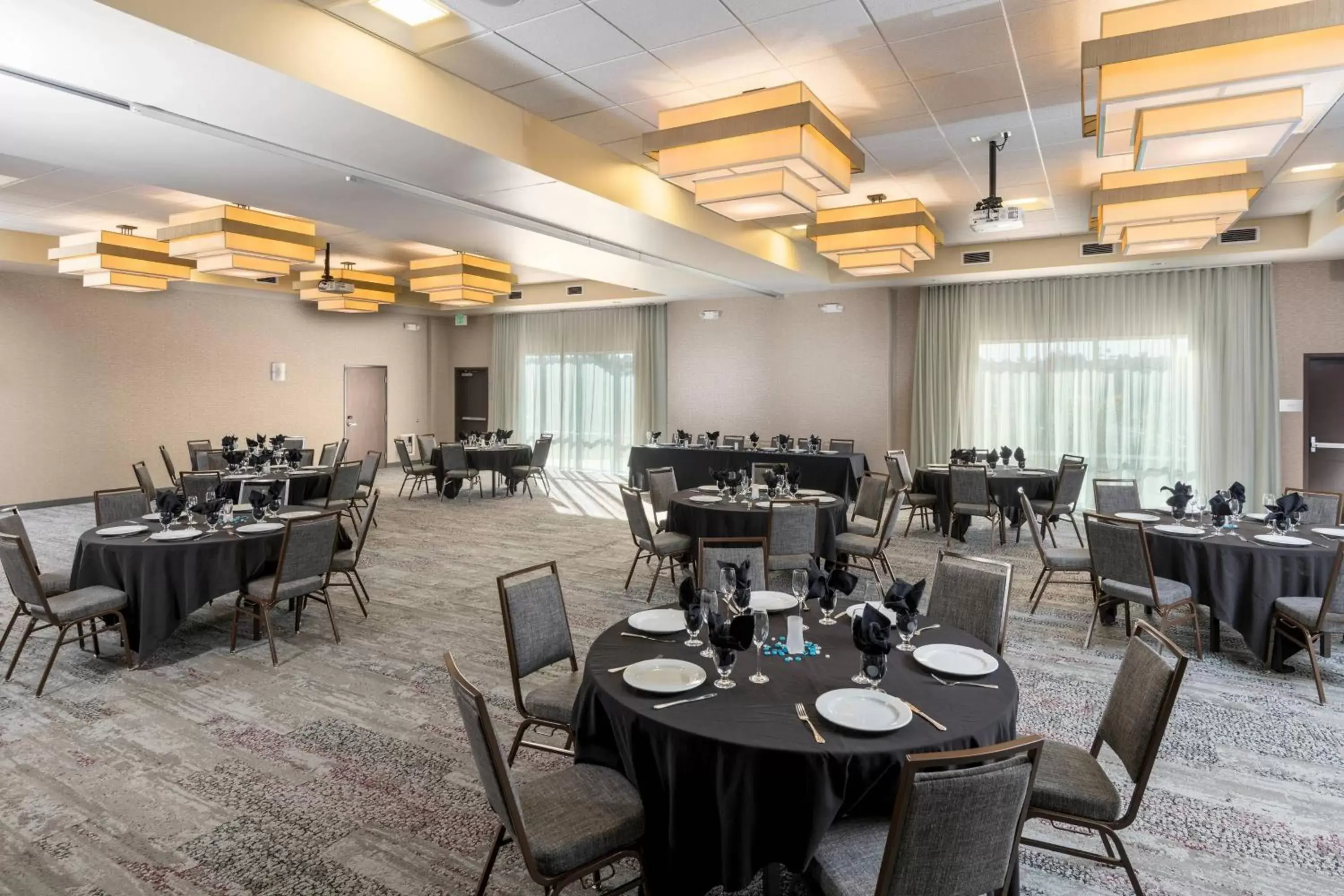 Meeting/conference room, Restaurant/Places to Eat in Courtyard by Marriott San Diego Oceanside