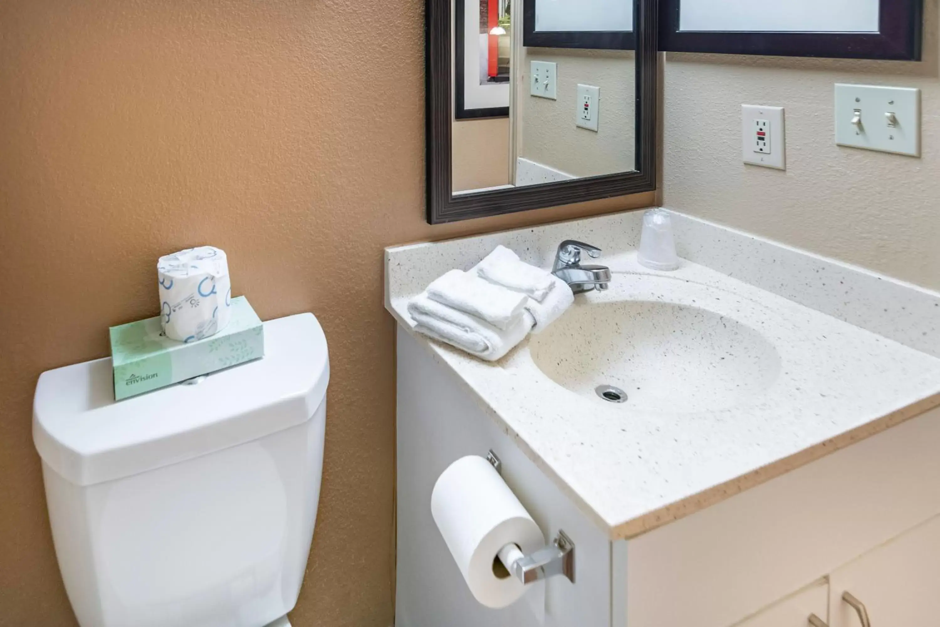 Bathroom in Extended Stay America Suites - Arlington - Six Flags