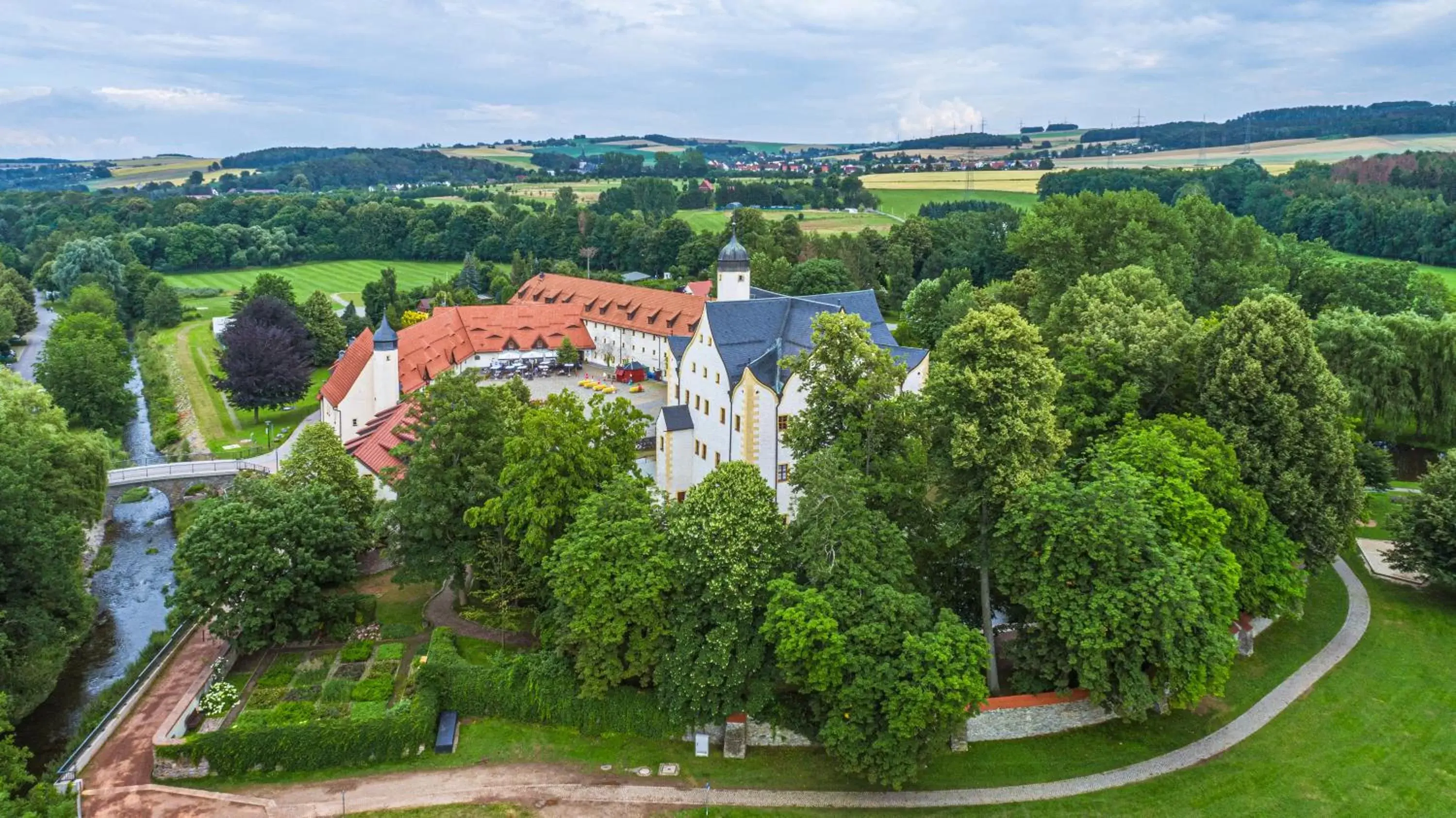 Property building, Bird's-eye View in Schlosshotel Klaffenbach