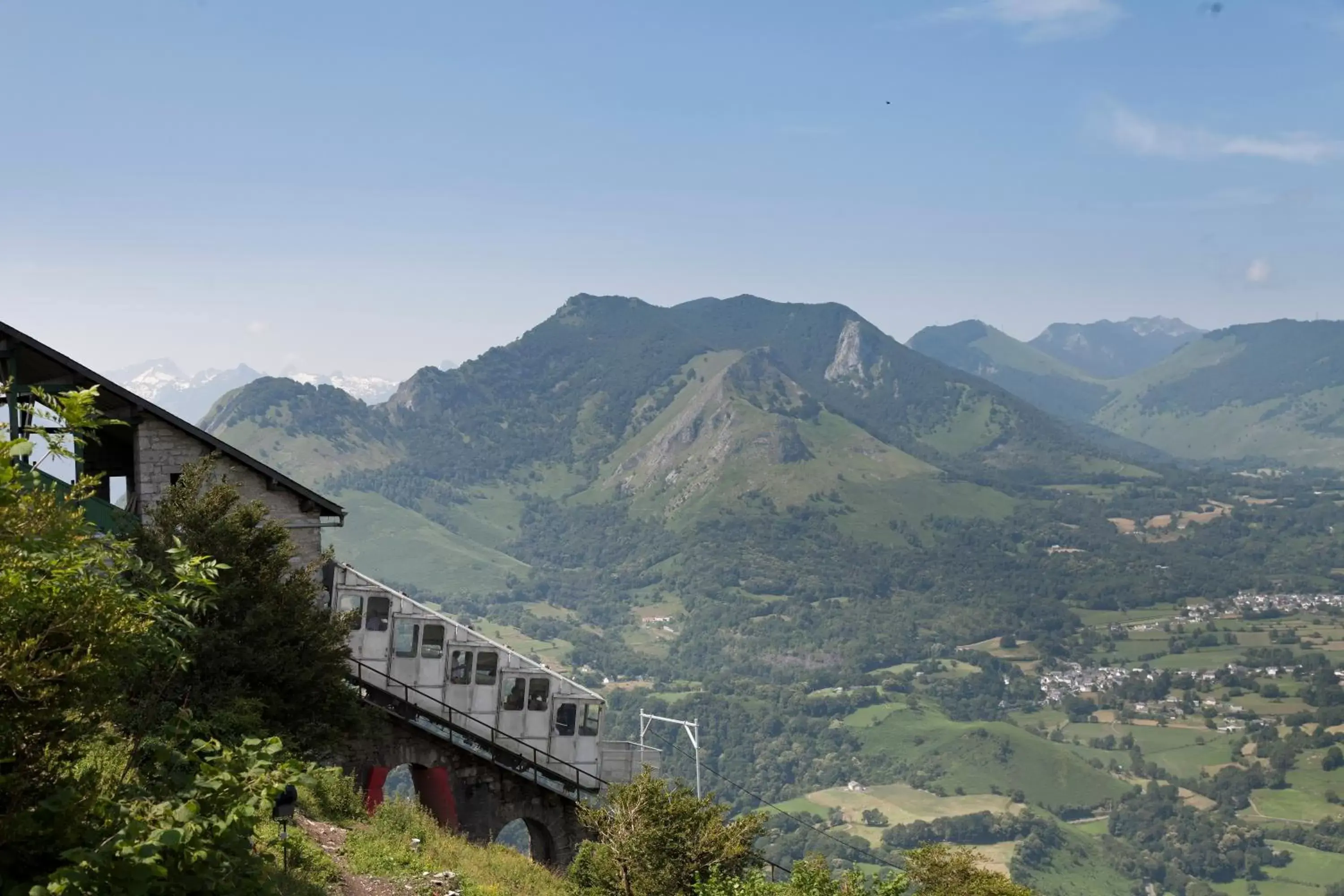 Nearby landmark, Mountain View in Hôtel Saint Sauveur