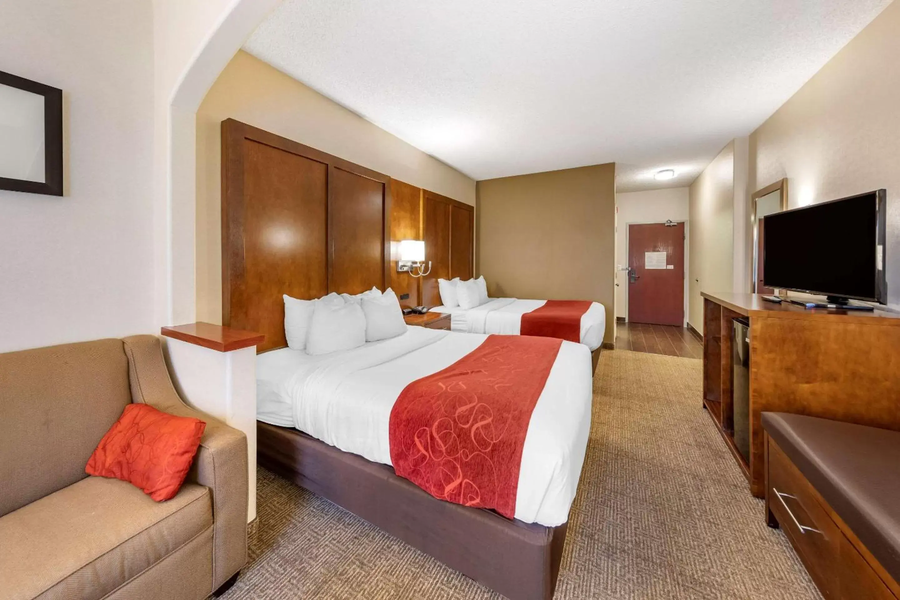 Photo of the whole room in Comfort Suites Near Six Flags Magic Mountain