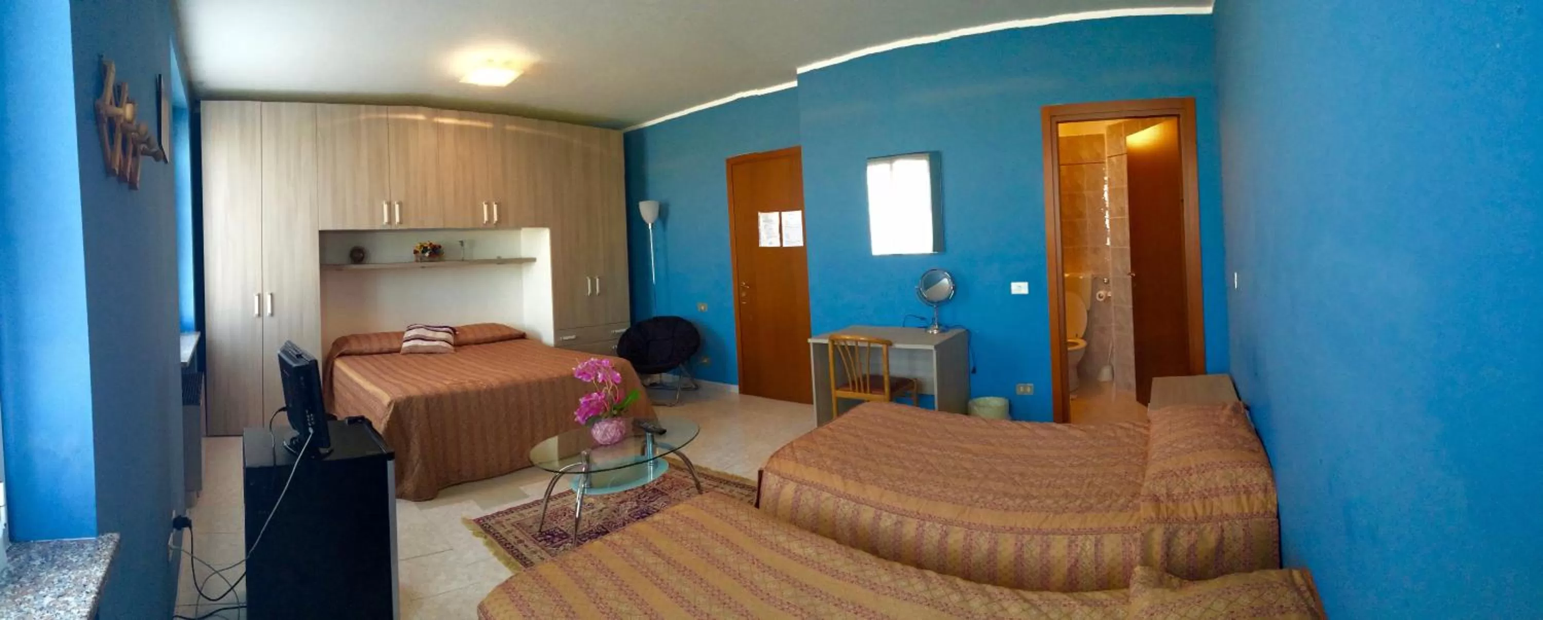 Photo of the whole room, Bed in Hotel Monumento