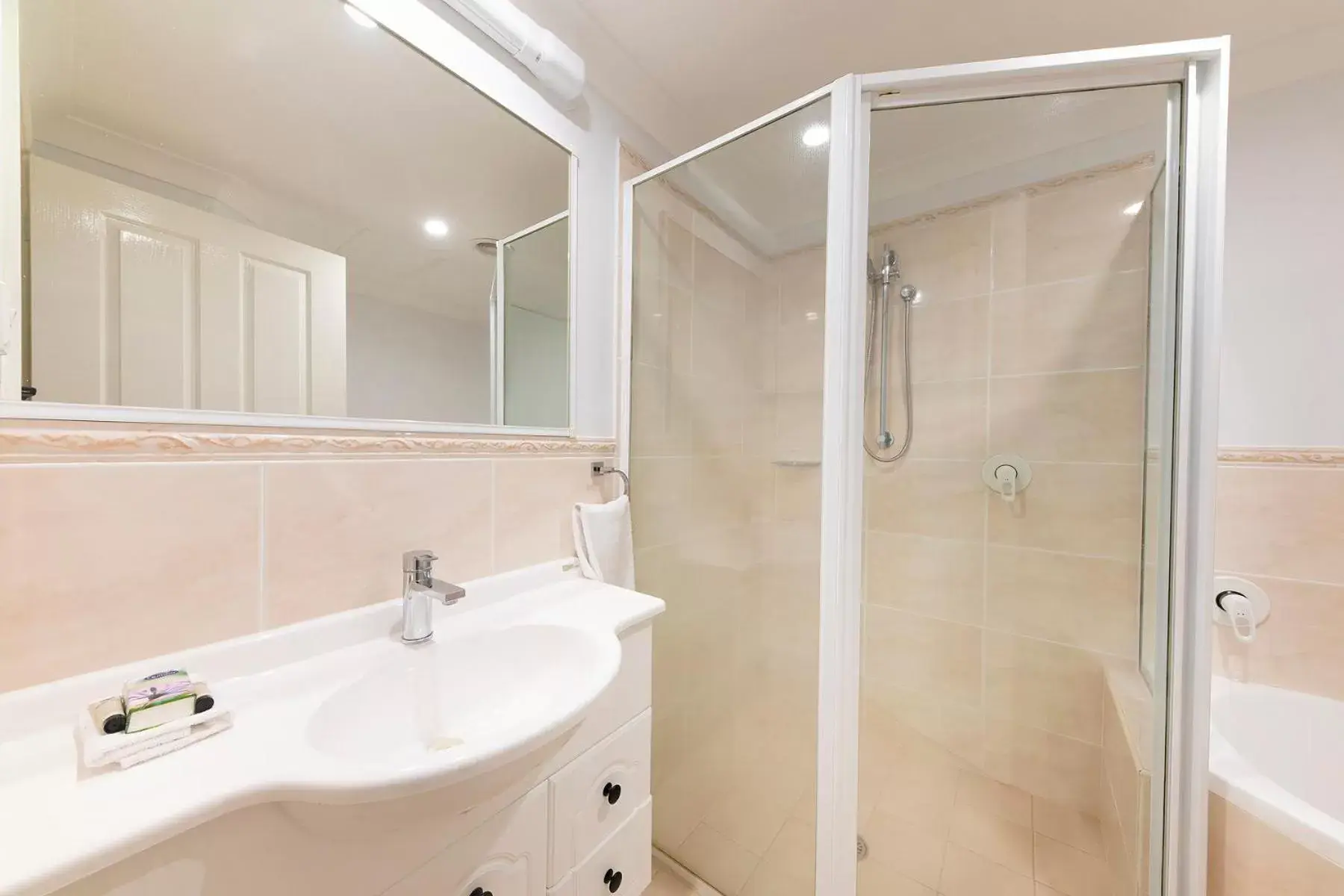 Bathroom in Meridian Beachside Apartments