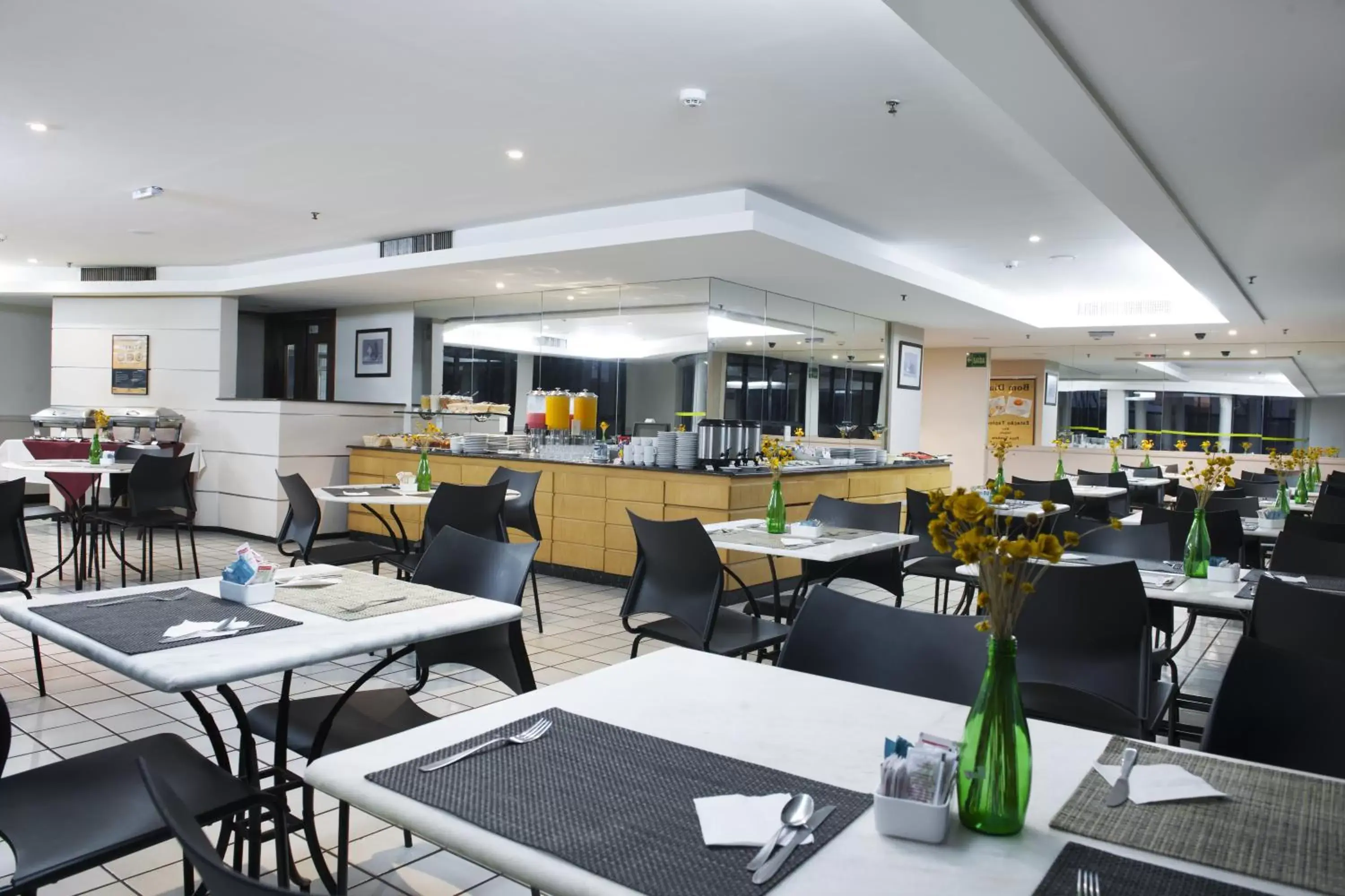 Continental breakfast in Metropolitan Hotel Brasília Continental breakfast in Metropolitan Hotel Brasília