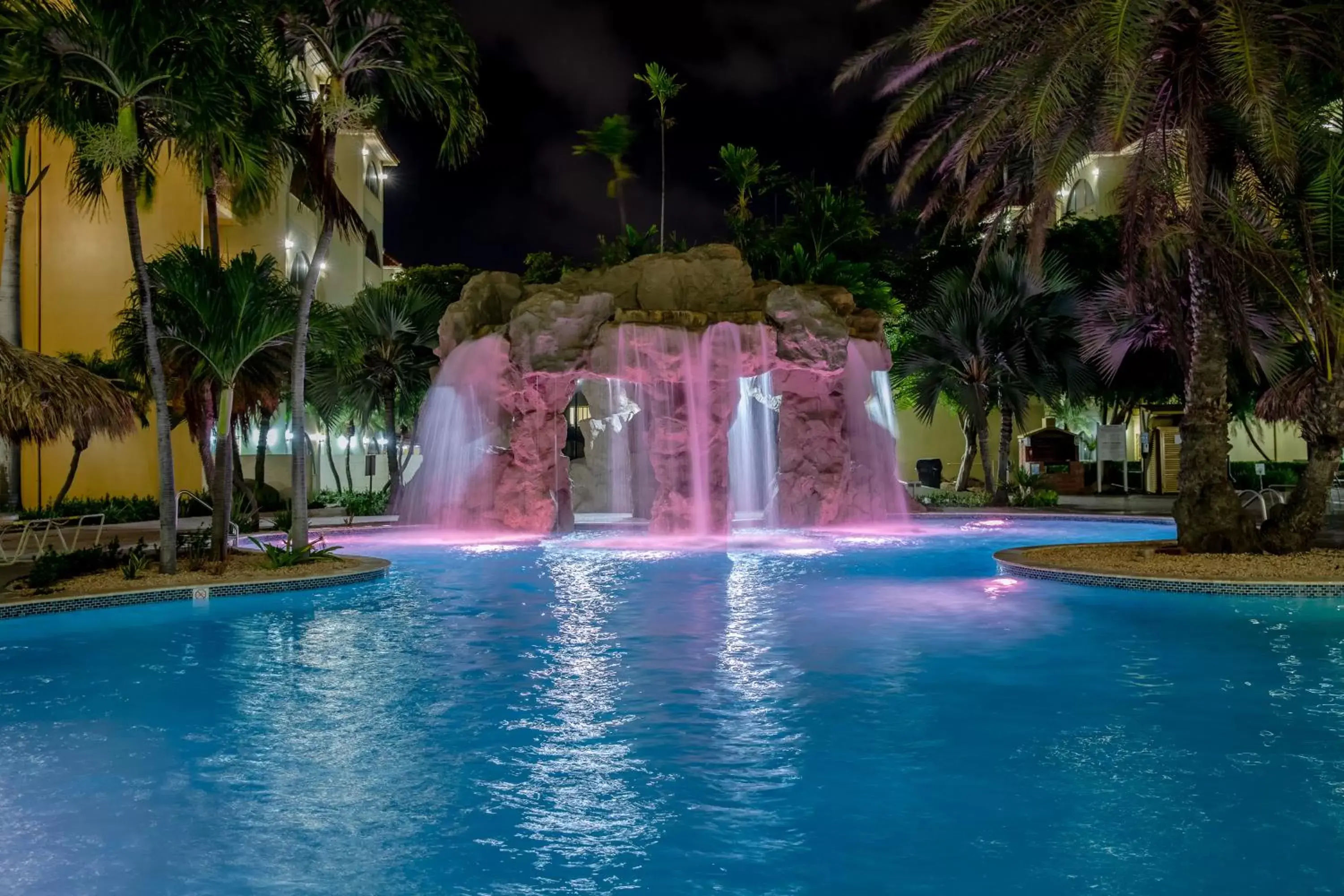 Swimming Pool in Eagle Aruba Resort & Casino