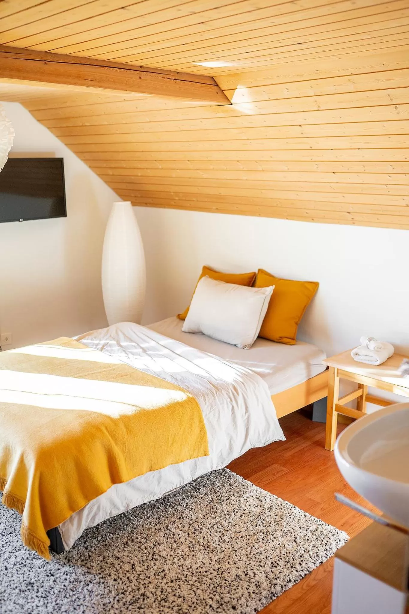 Bed in Gästehaus Aemisegg