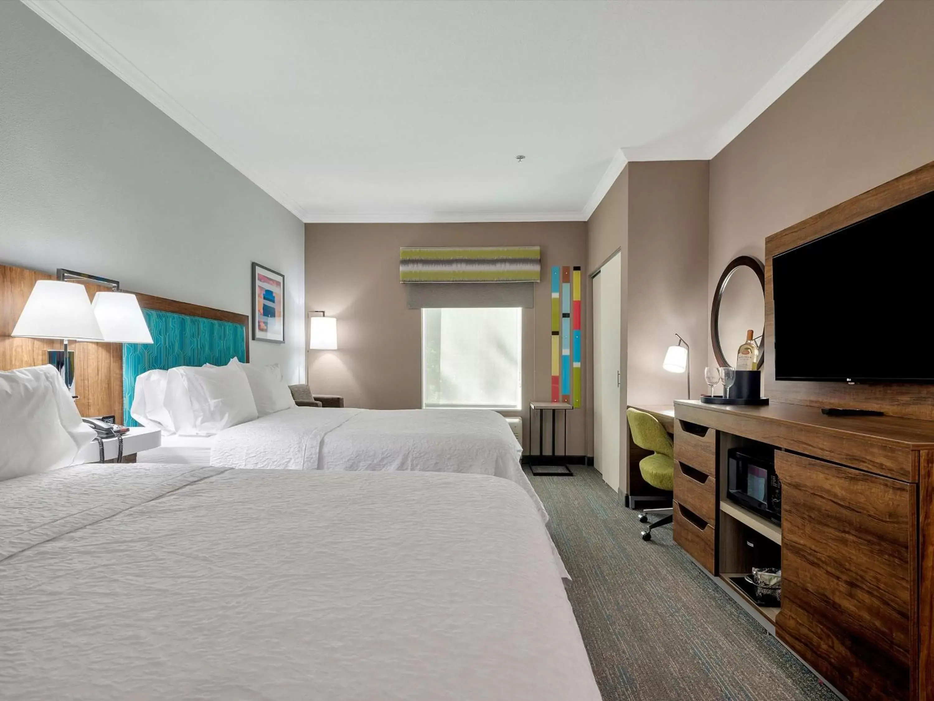 Bedroom, TV/Entertainment Center in Hampton Inn and Suites Lufkin