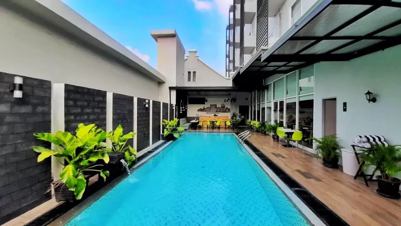 Swimming Pool in Khas Hotel Pekalongan