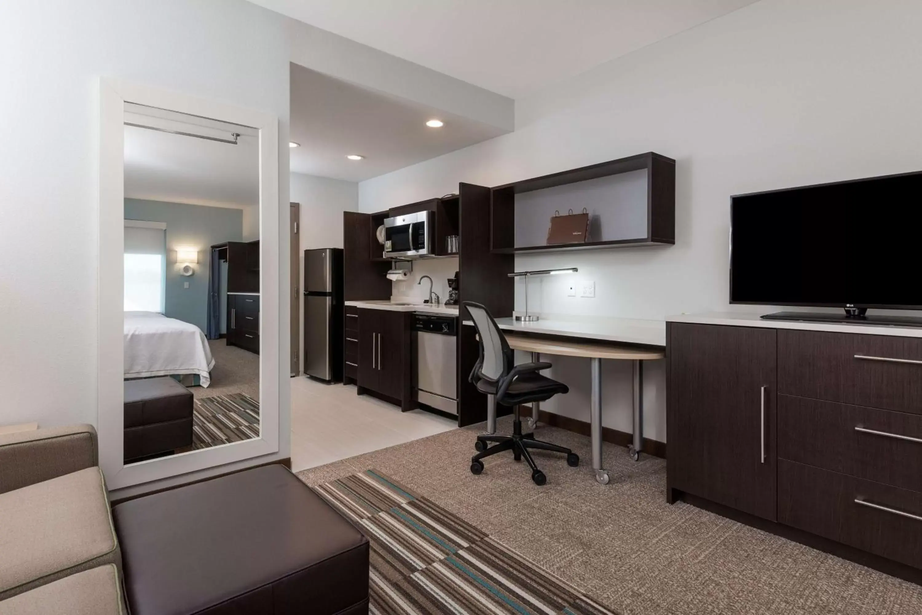 Bedroom, TV/Entertainment Center in Home2 Suites by Hilton Charlotte University Research Park