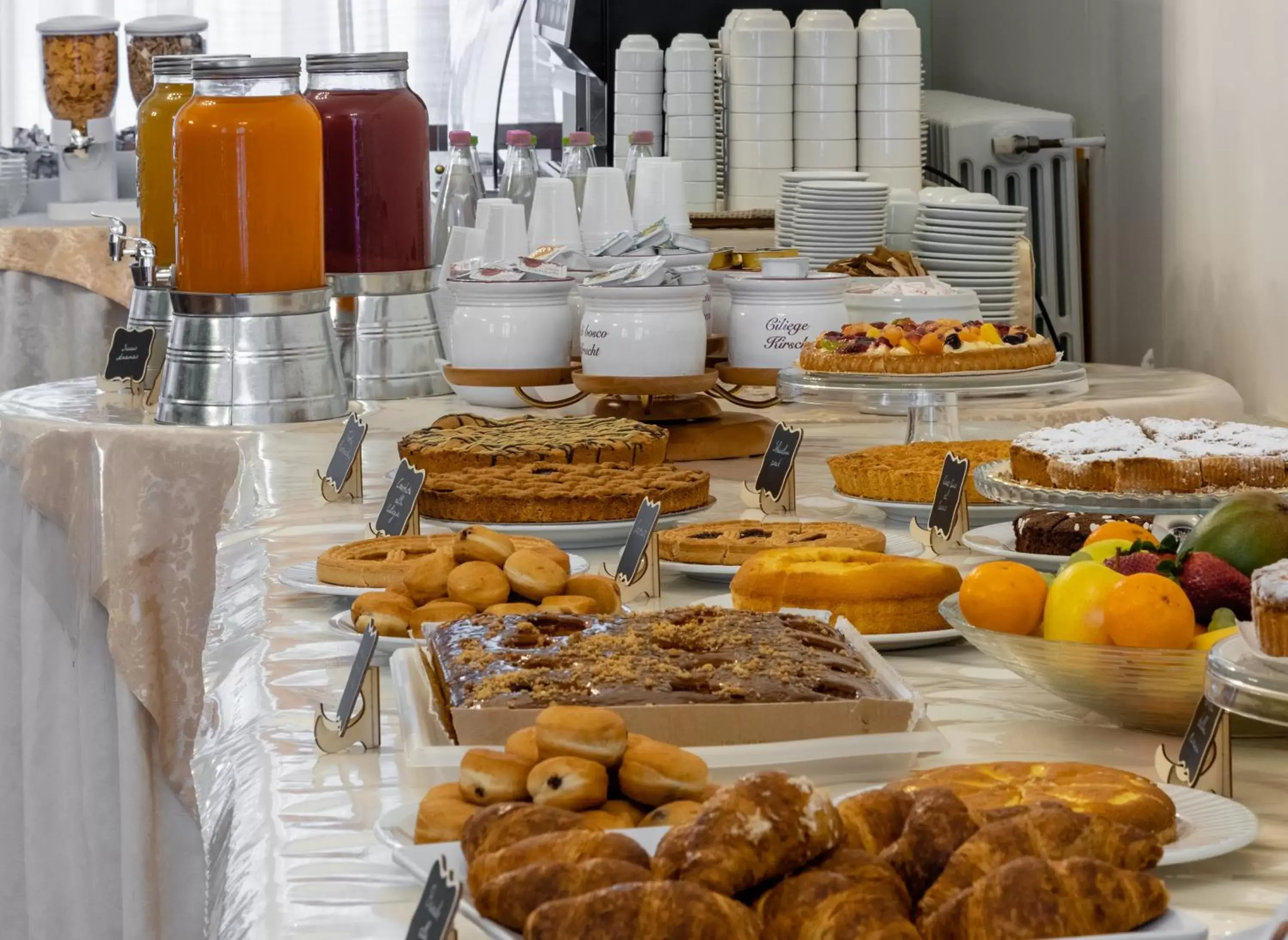 Food and drinks, Breakfast in Esedra Hotel