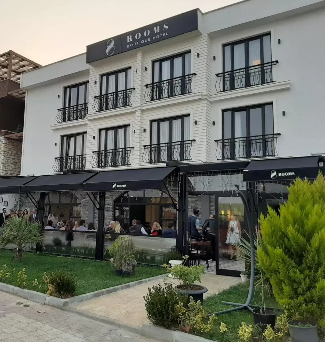 8 Rooms Hotel 8 Rooms Hotel