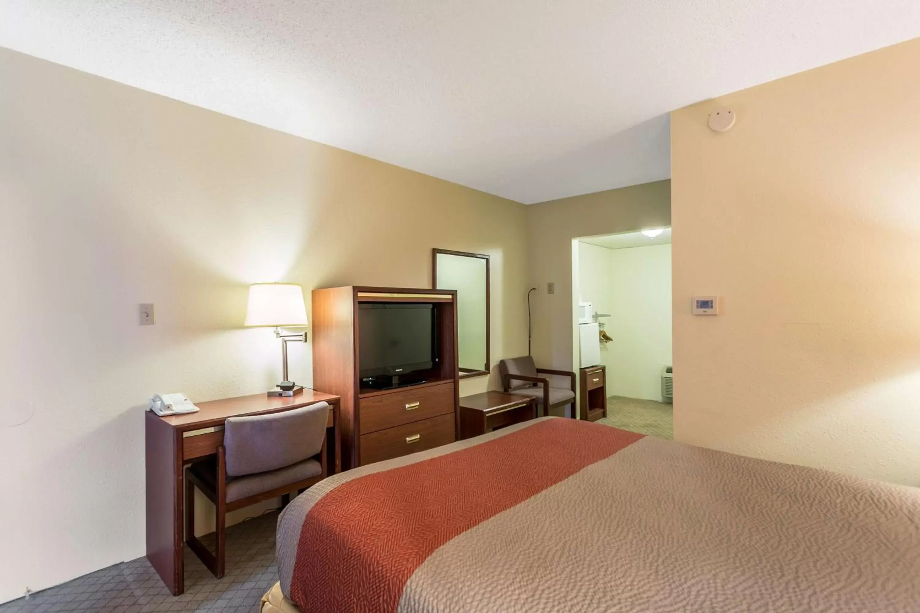 TV and multimedia, Bed in Motel 6-Butte, MT - Historic City Center