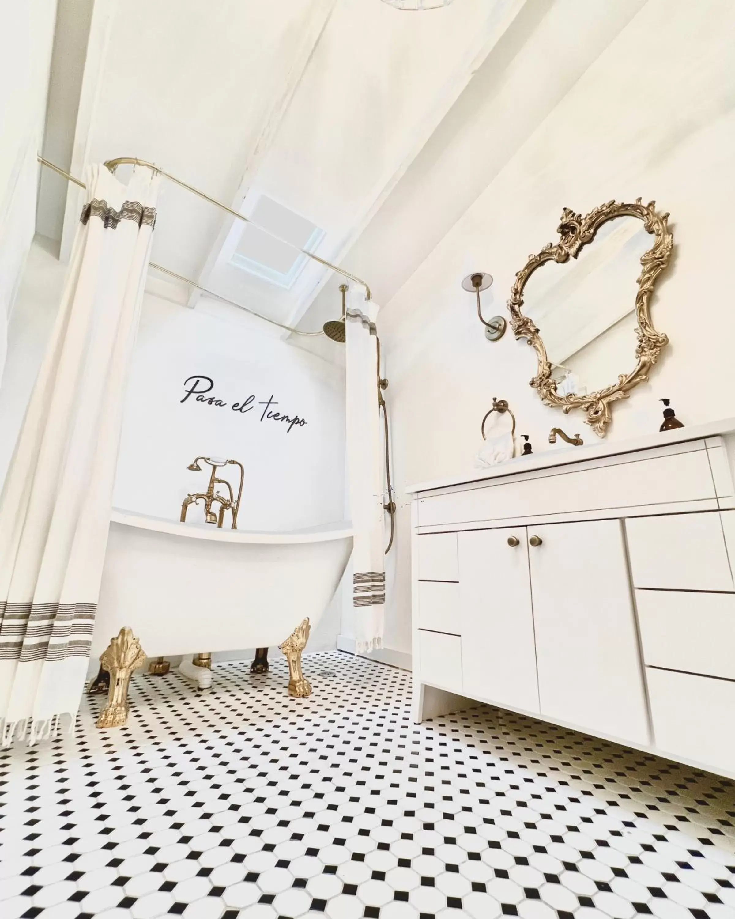 Bathroom in La Villa de Adelina