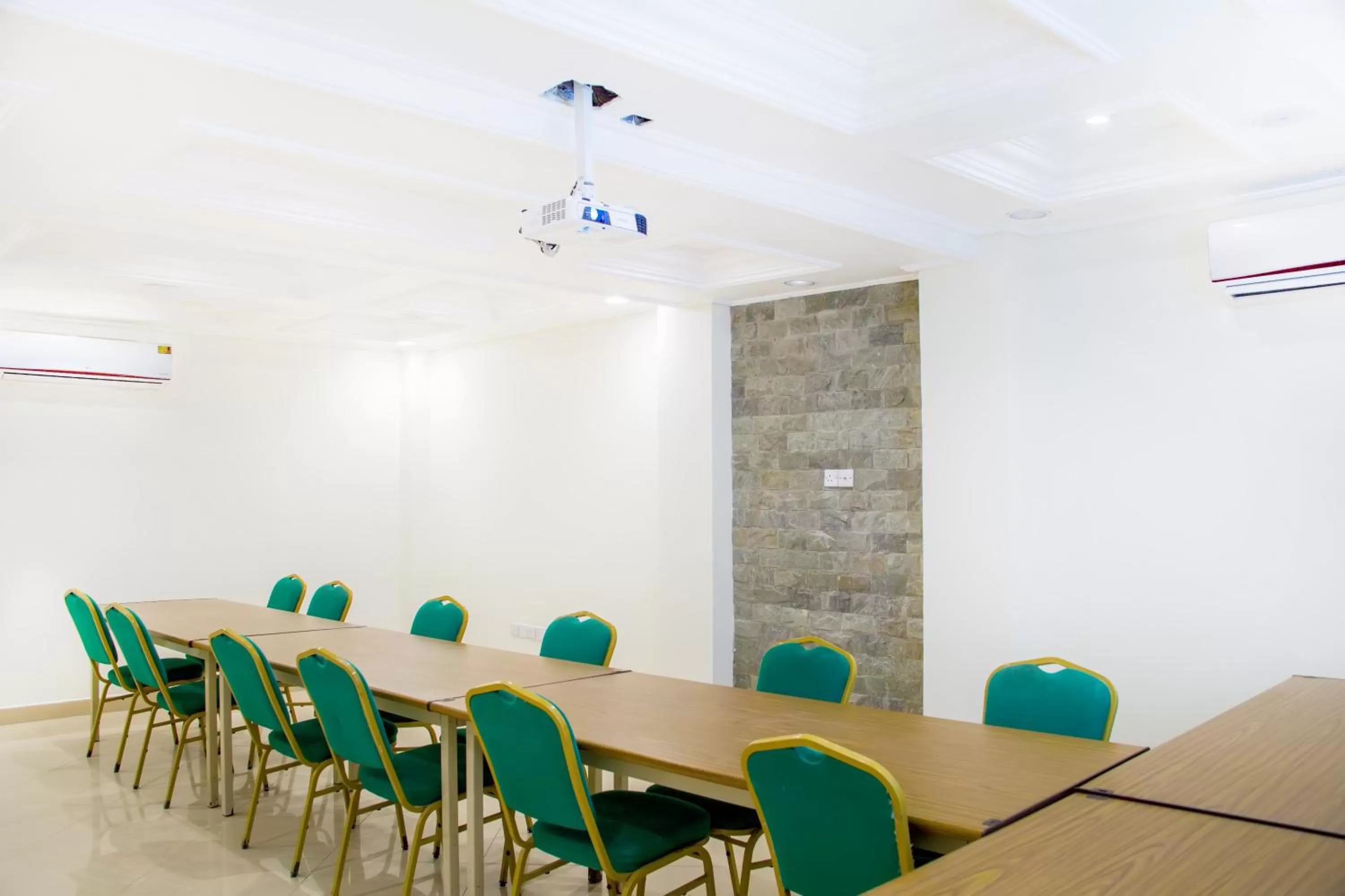 Library in Sleep Inn Hotel - Kariakoo