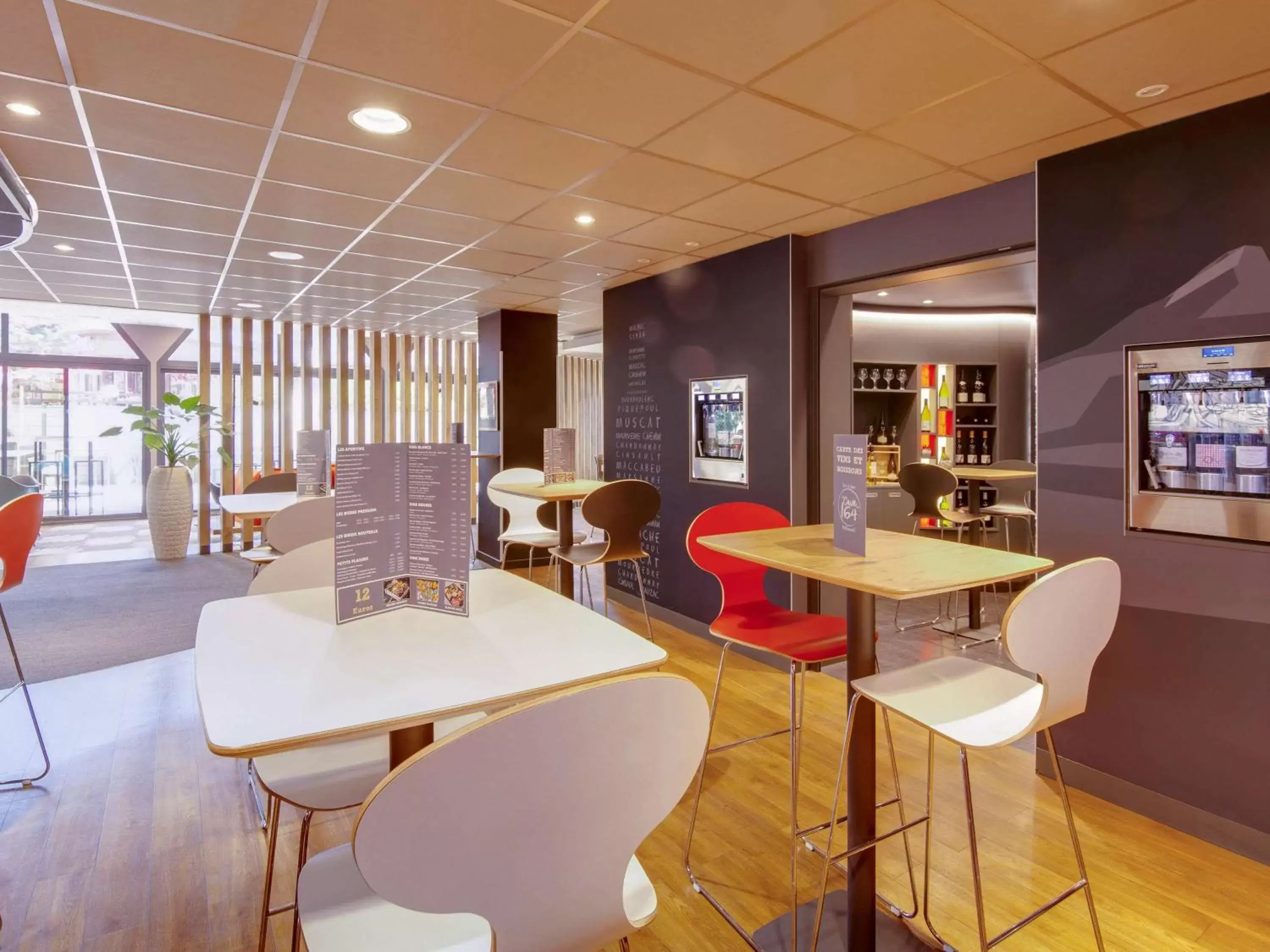 Restaurant/places to eat, Lounge/Bar in ibis Montpellier Sud