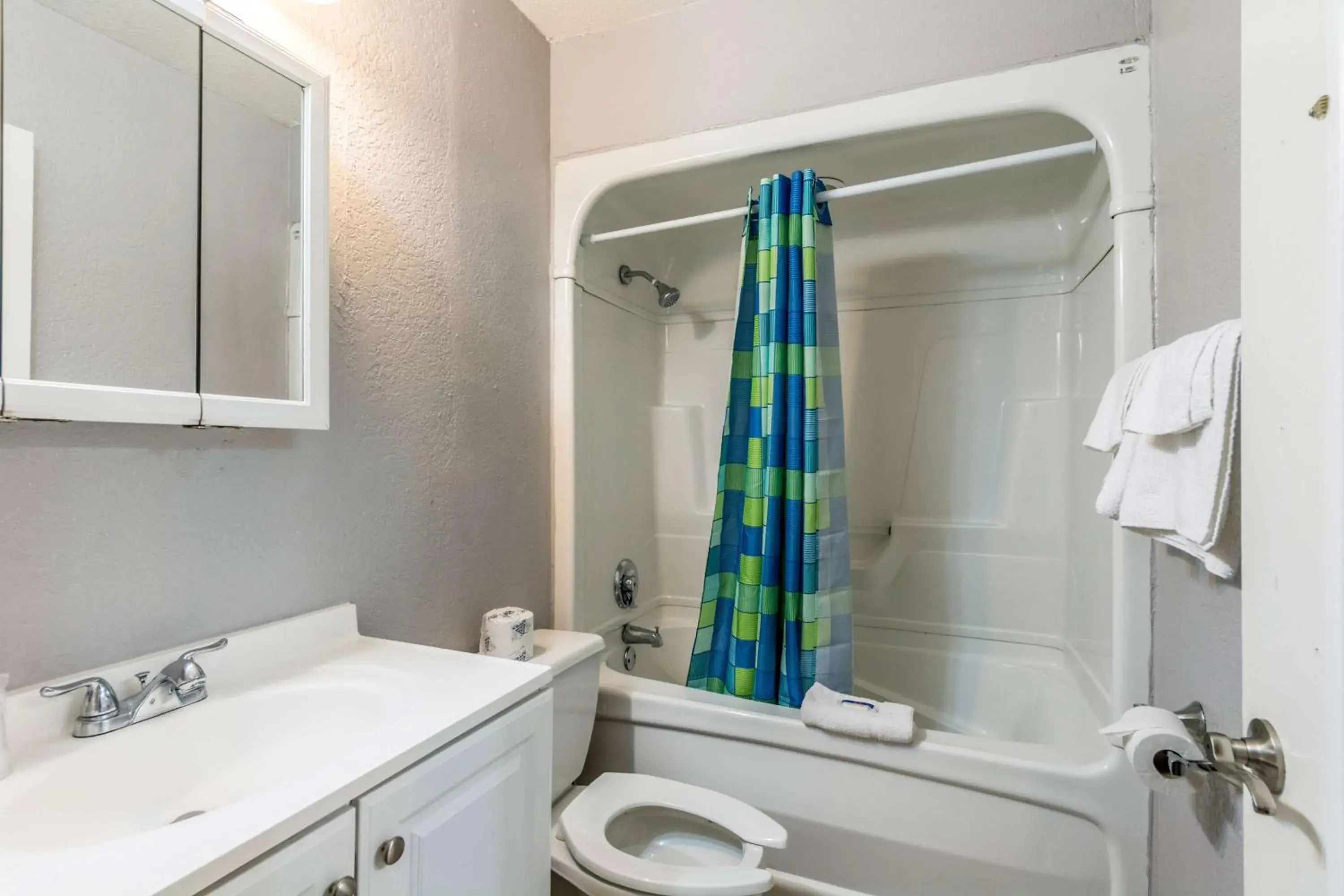 Shower, Bathroom in Motel 6-Victoria, TX