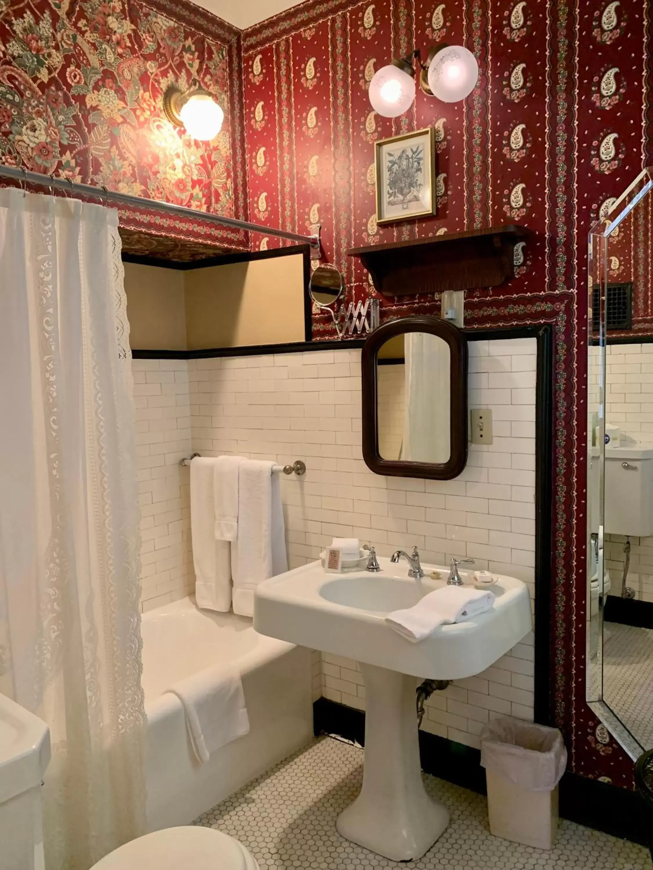 Bathroom in Walnut Street Inn