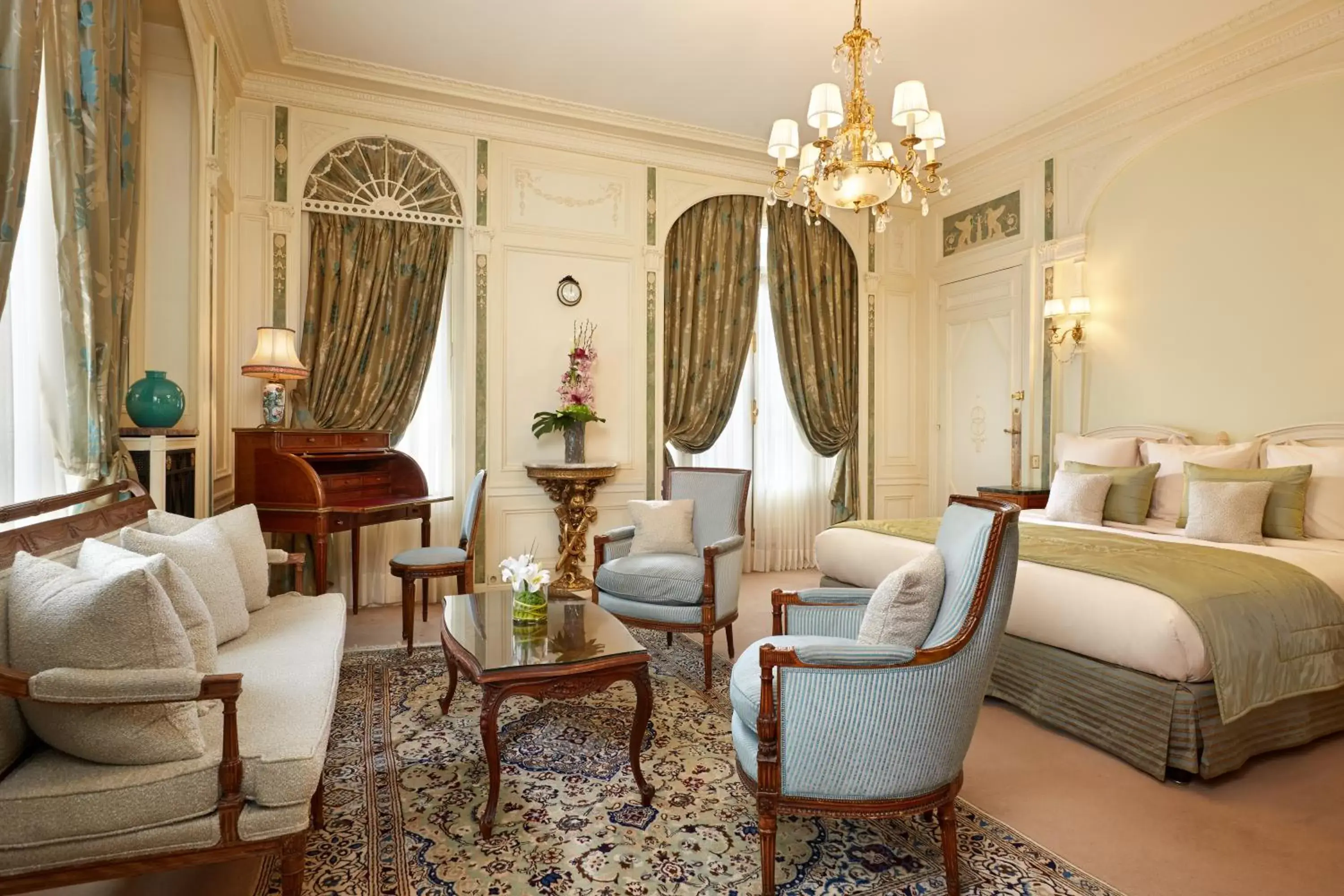 Photo of the whole room, Seating Area in Hôtel Raphael