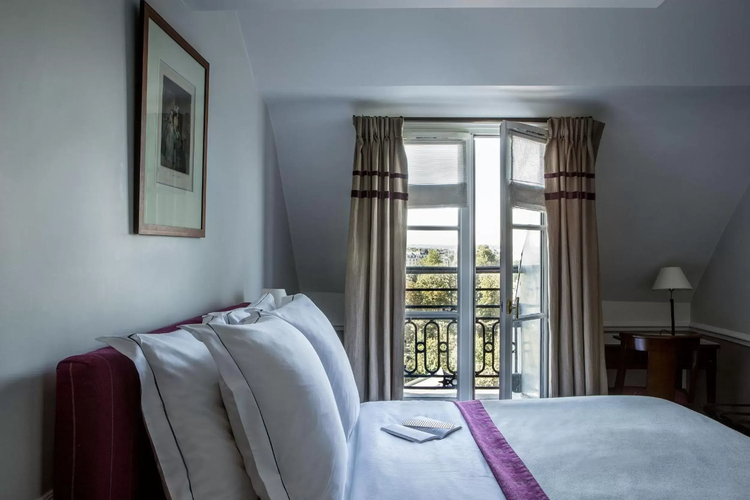 Balcony/Terrace, Bed in Hôtel Brighton - Esprit de France