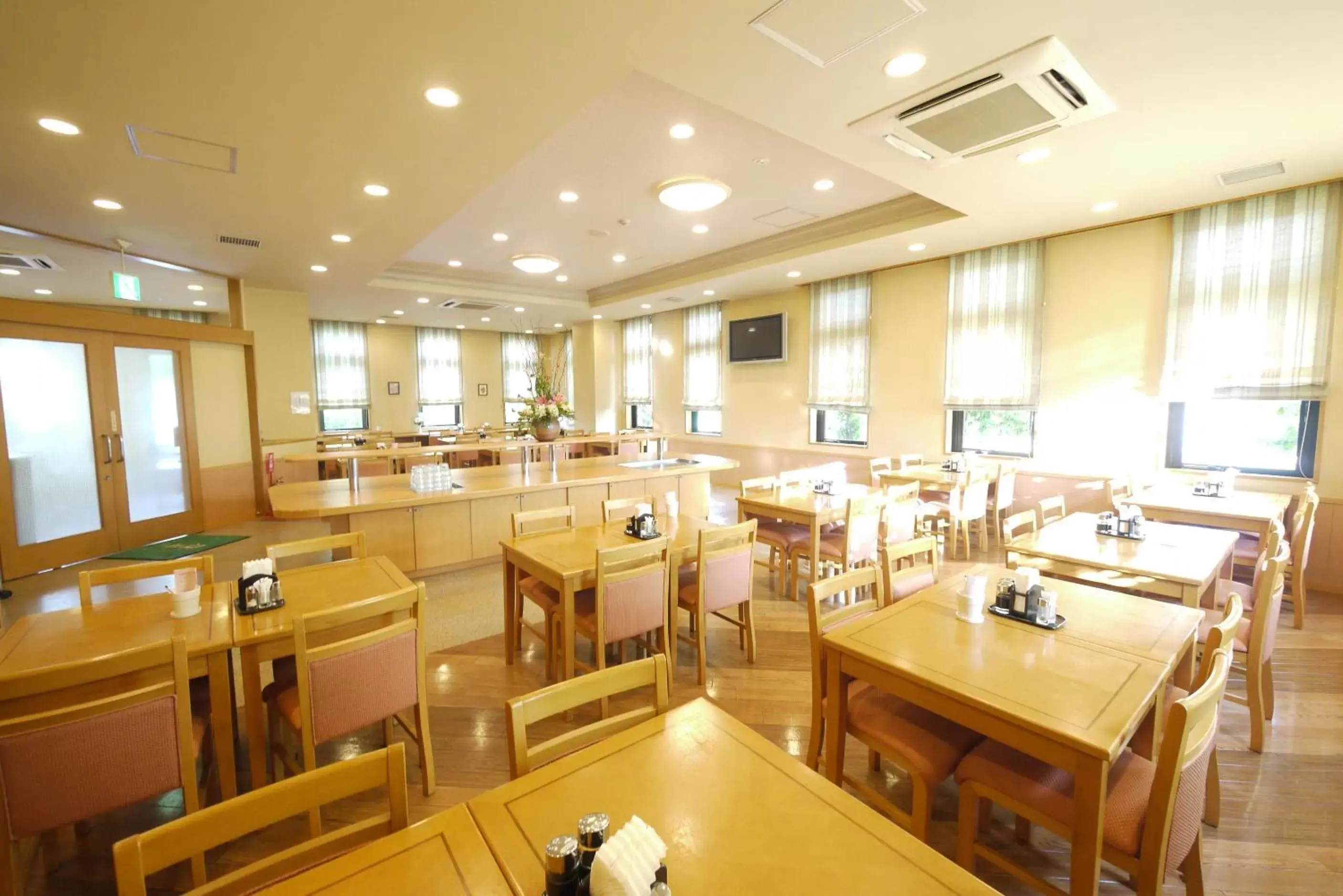 Restaurant/Places to Eat in Hotel Route-Inn Tendo