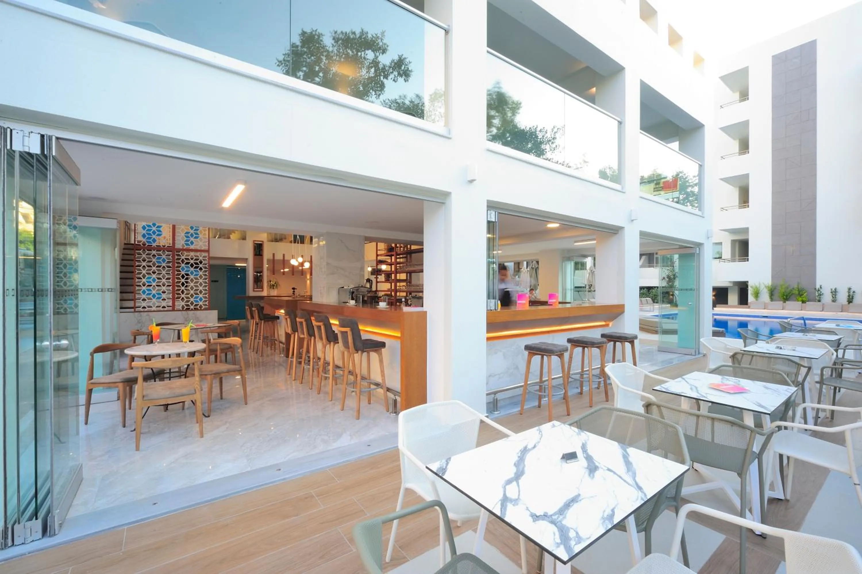 Lounge or bar in Atrium Ambiance Hotel