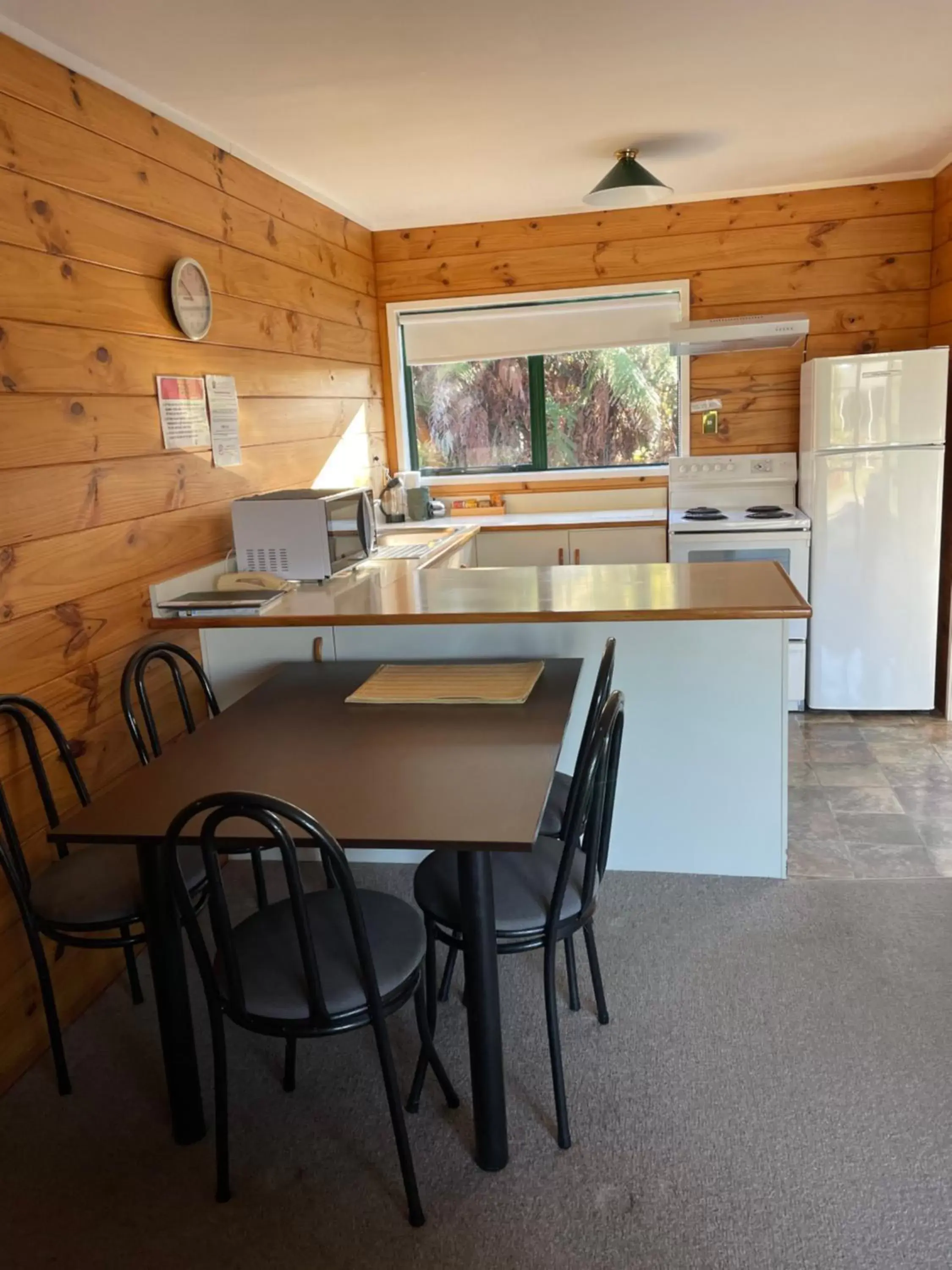 Dining Area in Cedarwood Lakeside Motel & Conference Venue