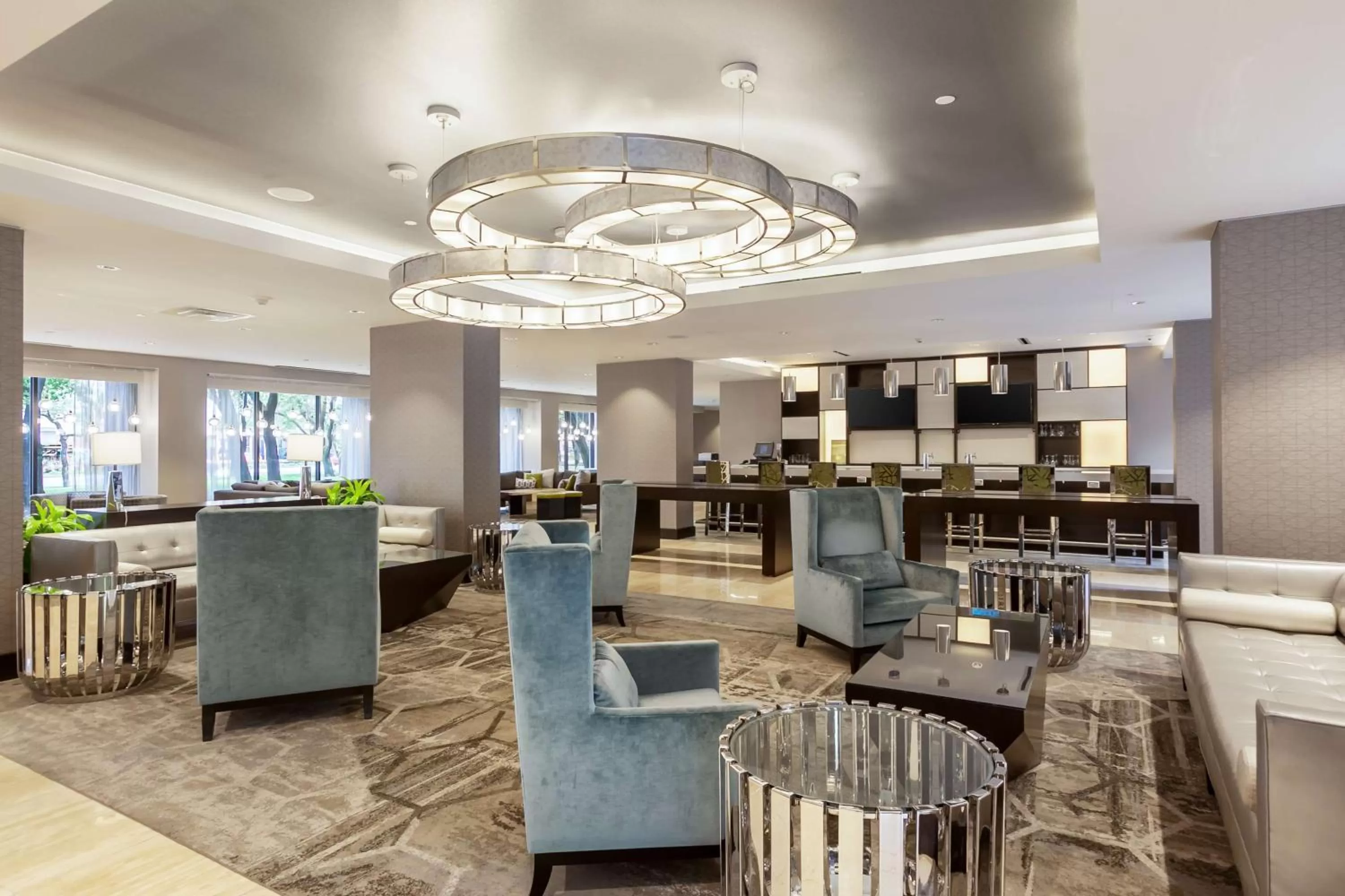 Lounge or bar in DoubleTree by Hilton Hotel & Suites Houston by the Galleria