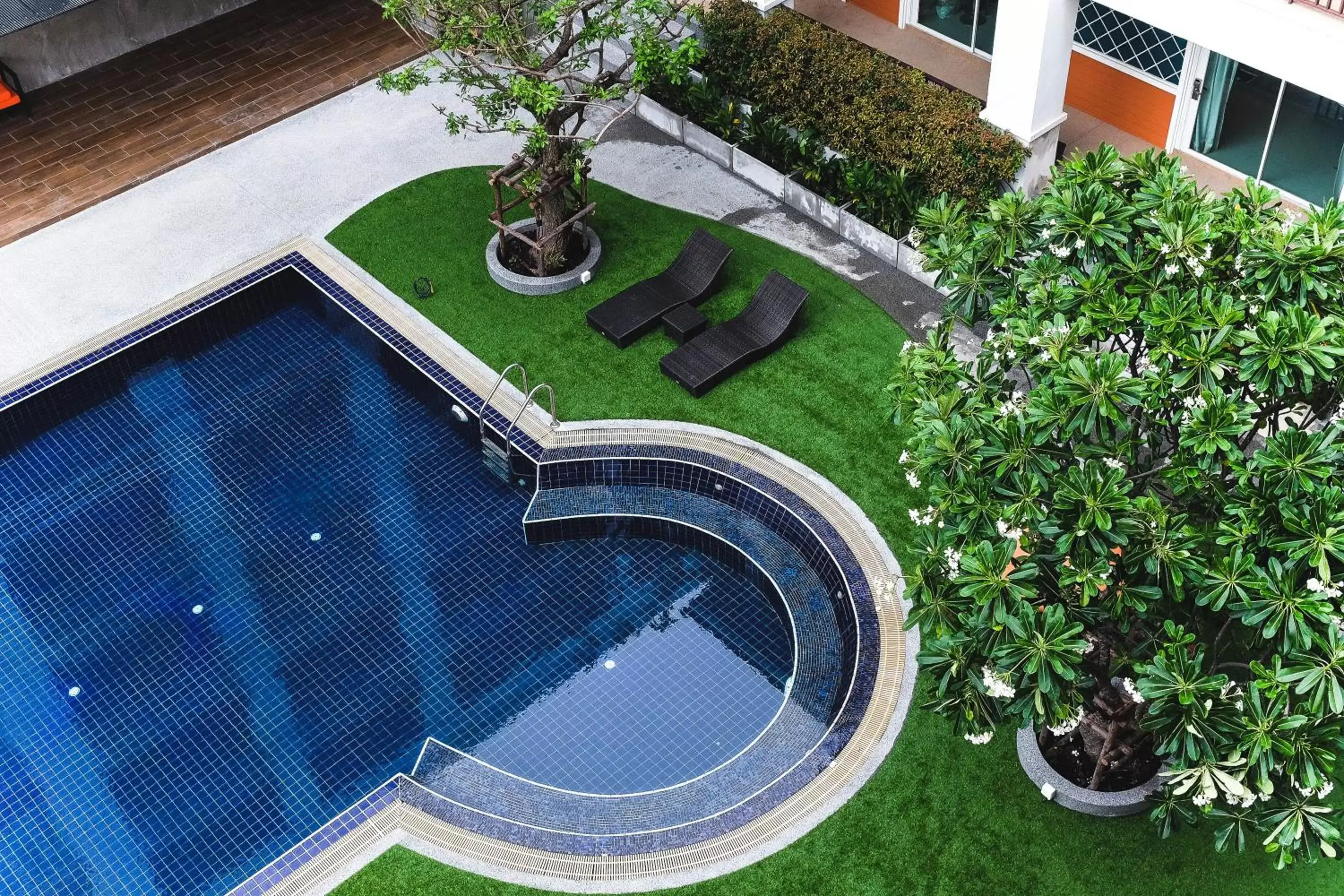 Pool view, Swimming Pool in FX Hotel Pattaya