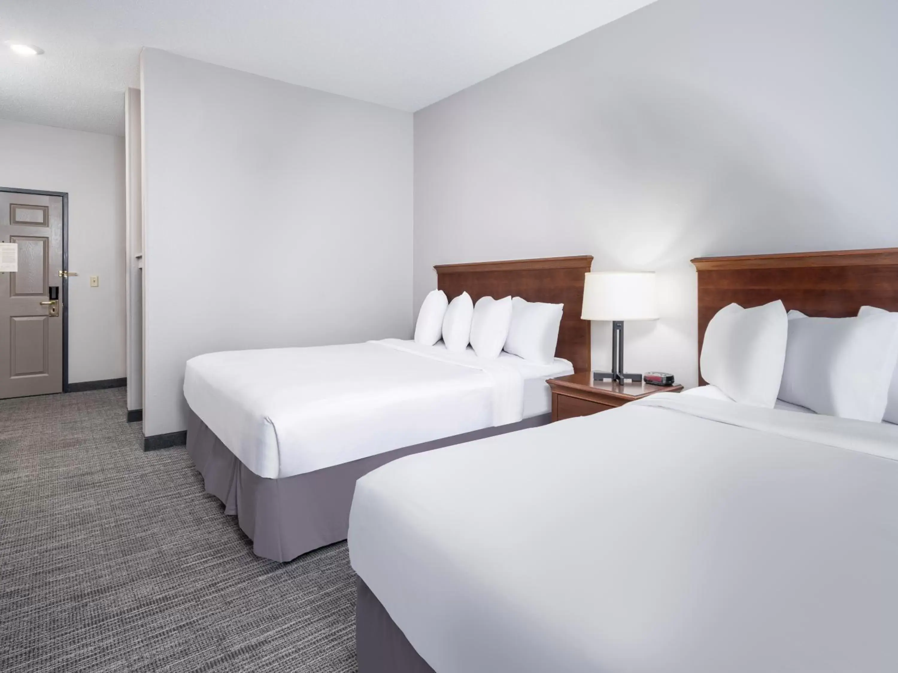 Bedroom, Bed in Country Inn & Suites by Radisson, Toledo, OH