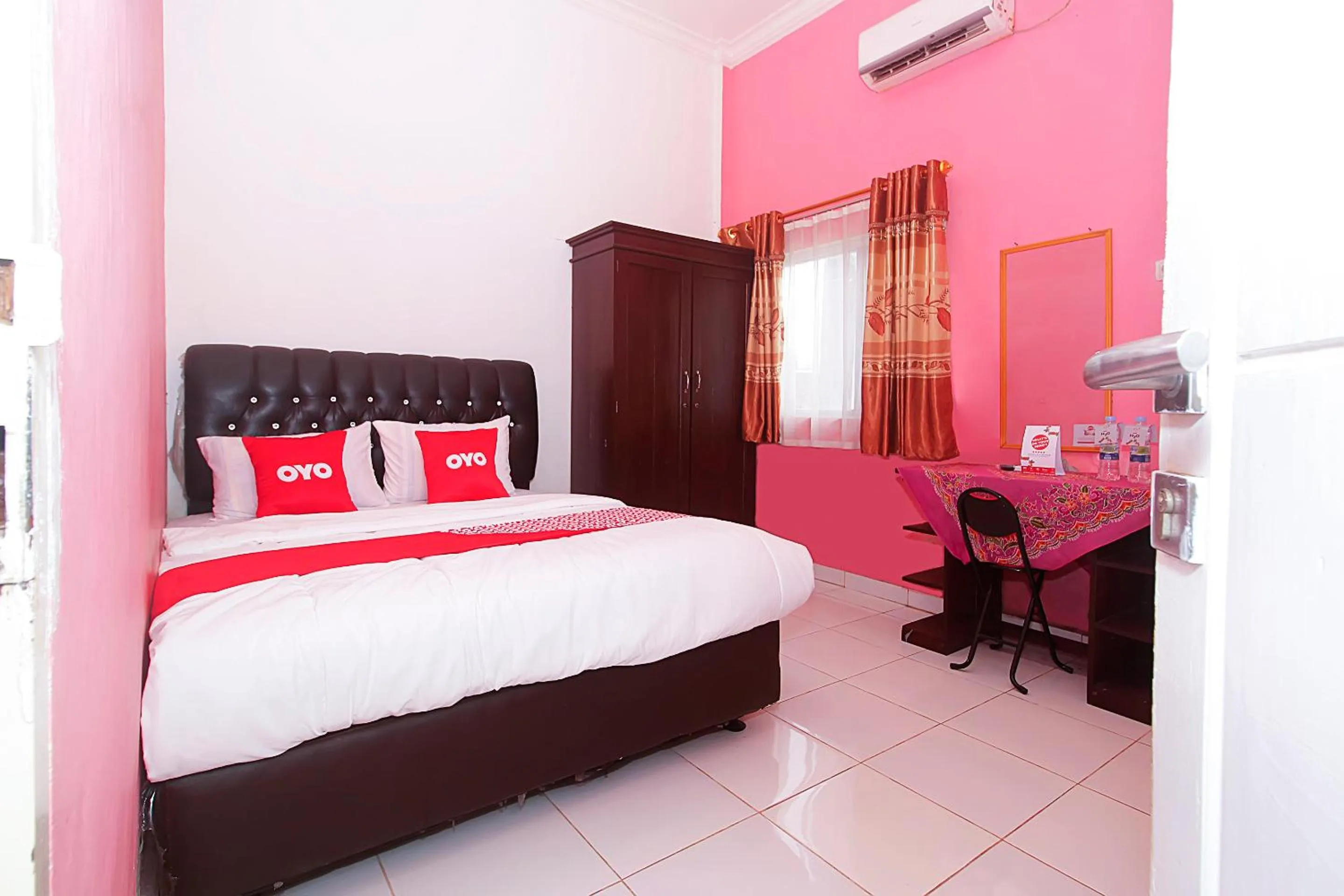 Bedroom, Bed in Hotel O Jasmine Kost Syariah