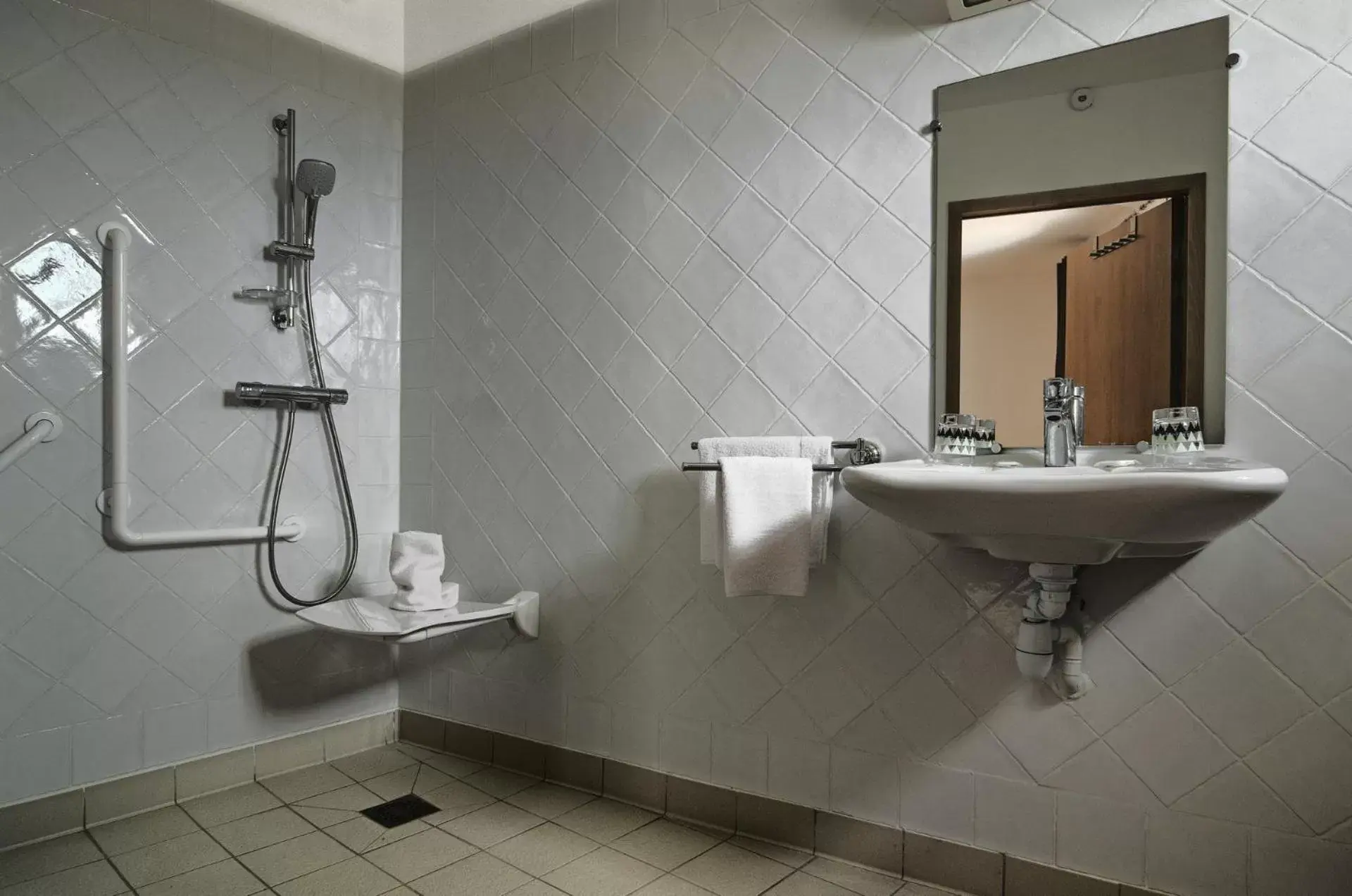 Bathroom in Hotel Galilee