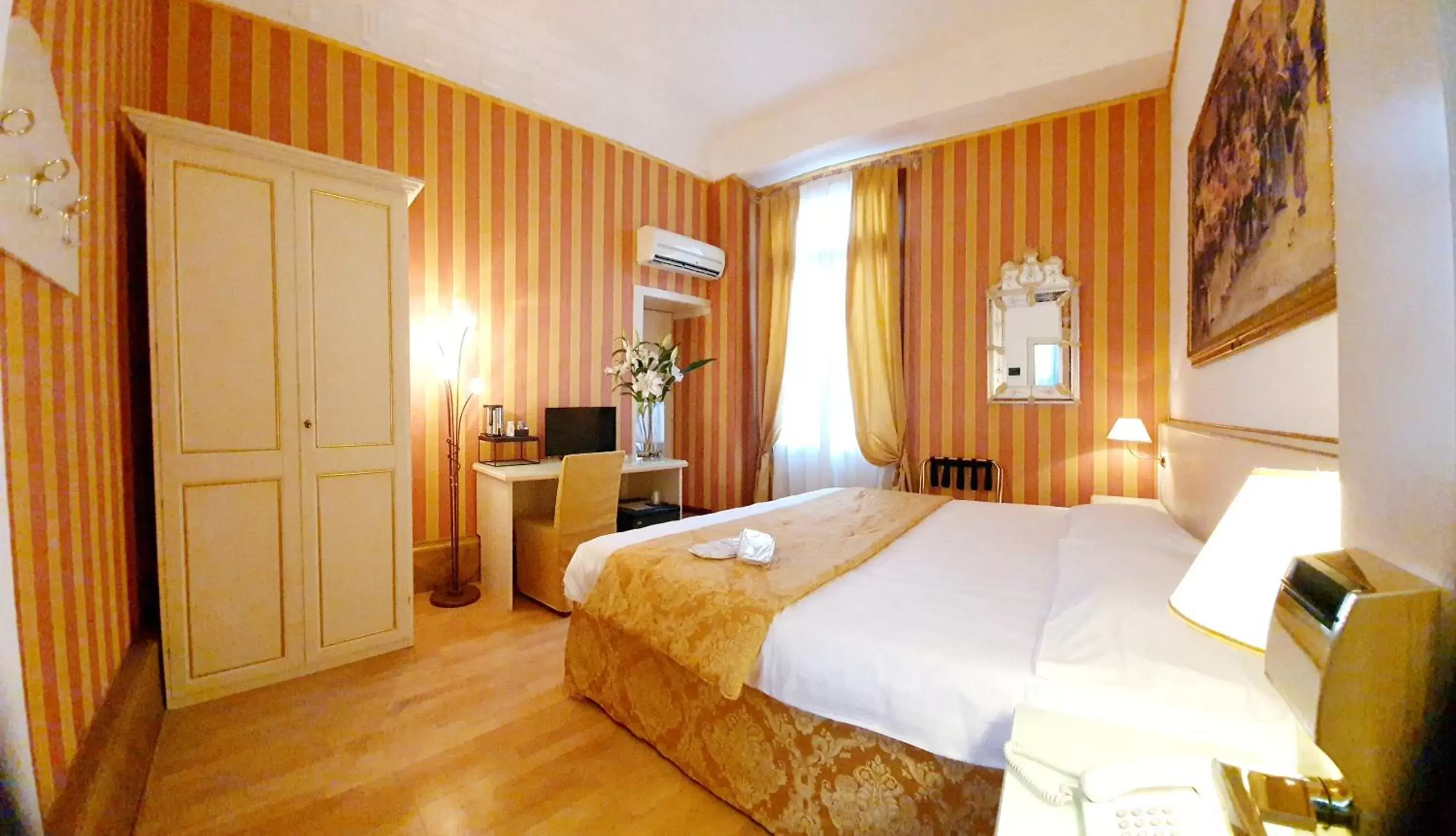 Bedroom, Bed in Hotel Corte dei Greci