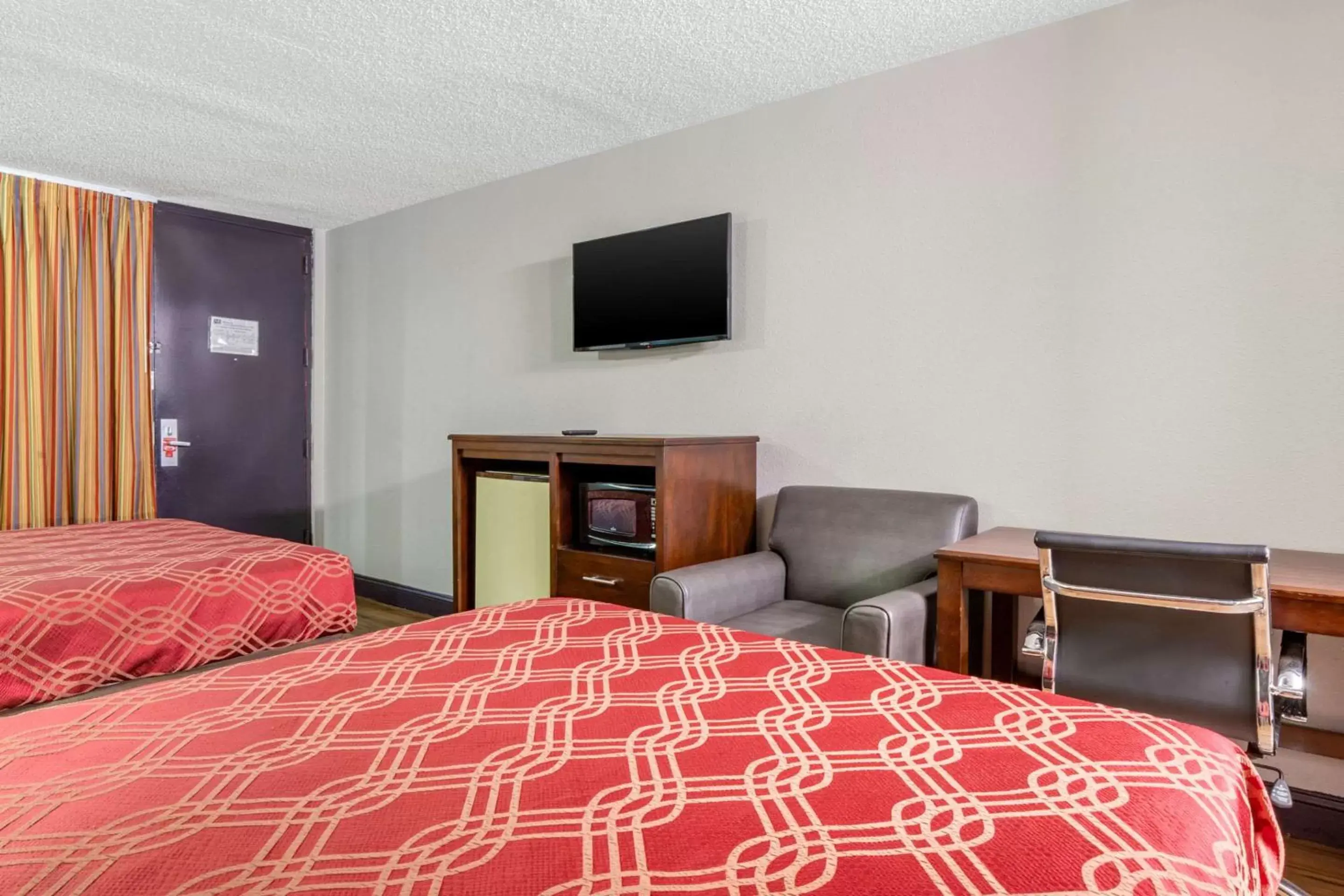 Photo of the whole room, Bed in Econo Lodge Rock Hill