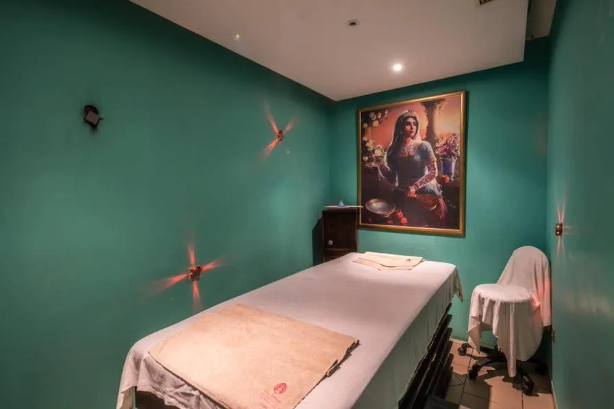 Massage in Dar Khayam