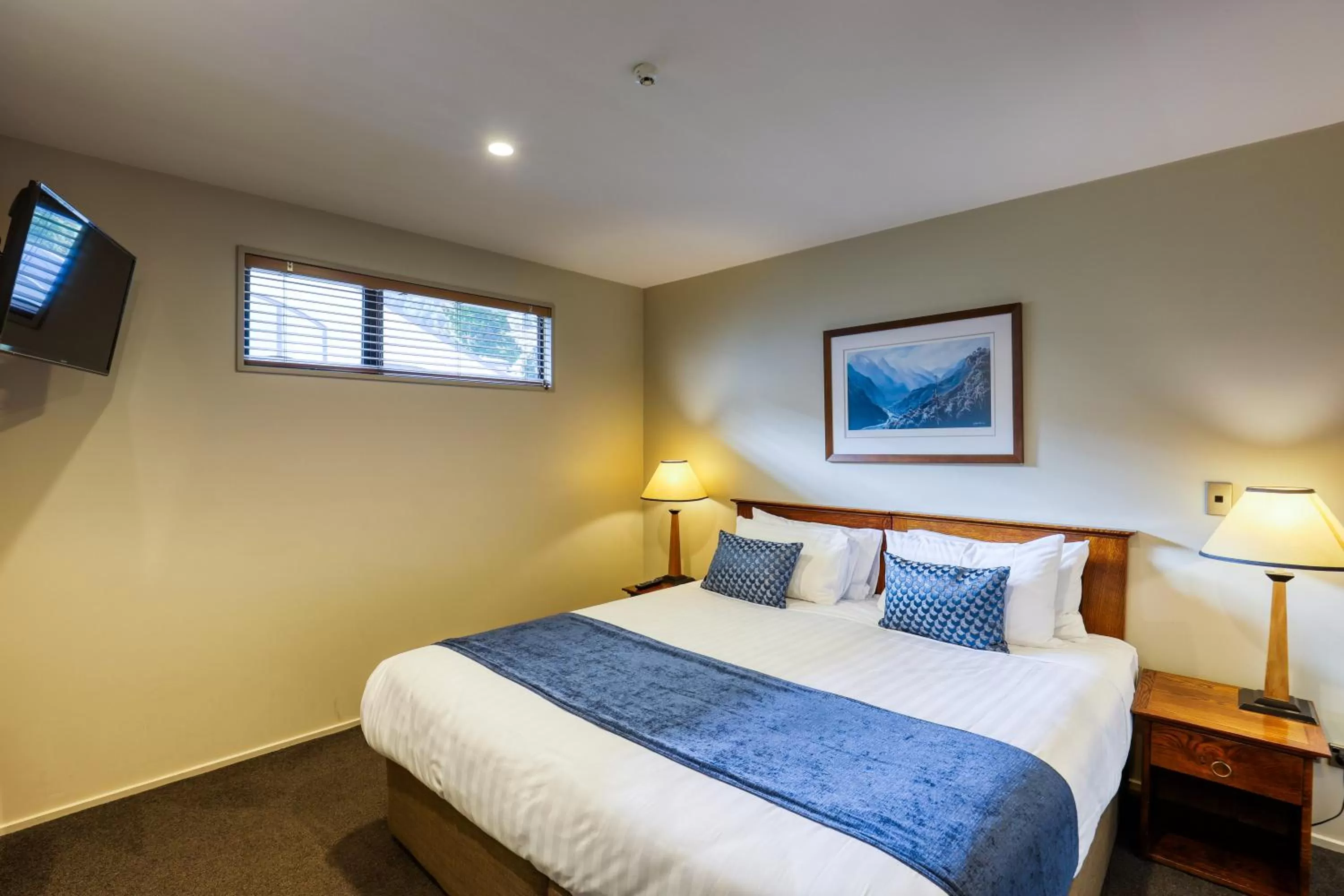 Bedroom, Bed in Garden Court Suites & Apartments