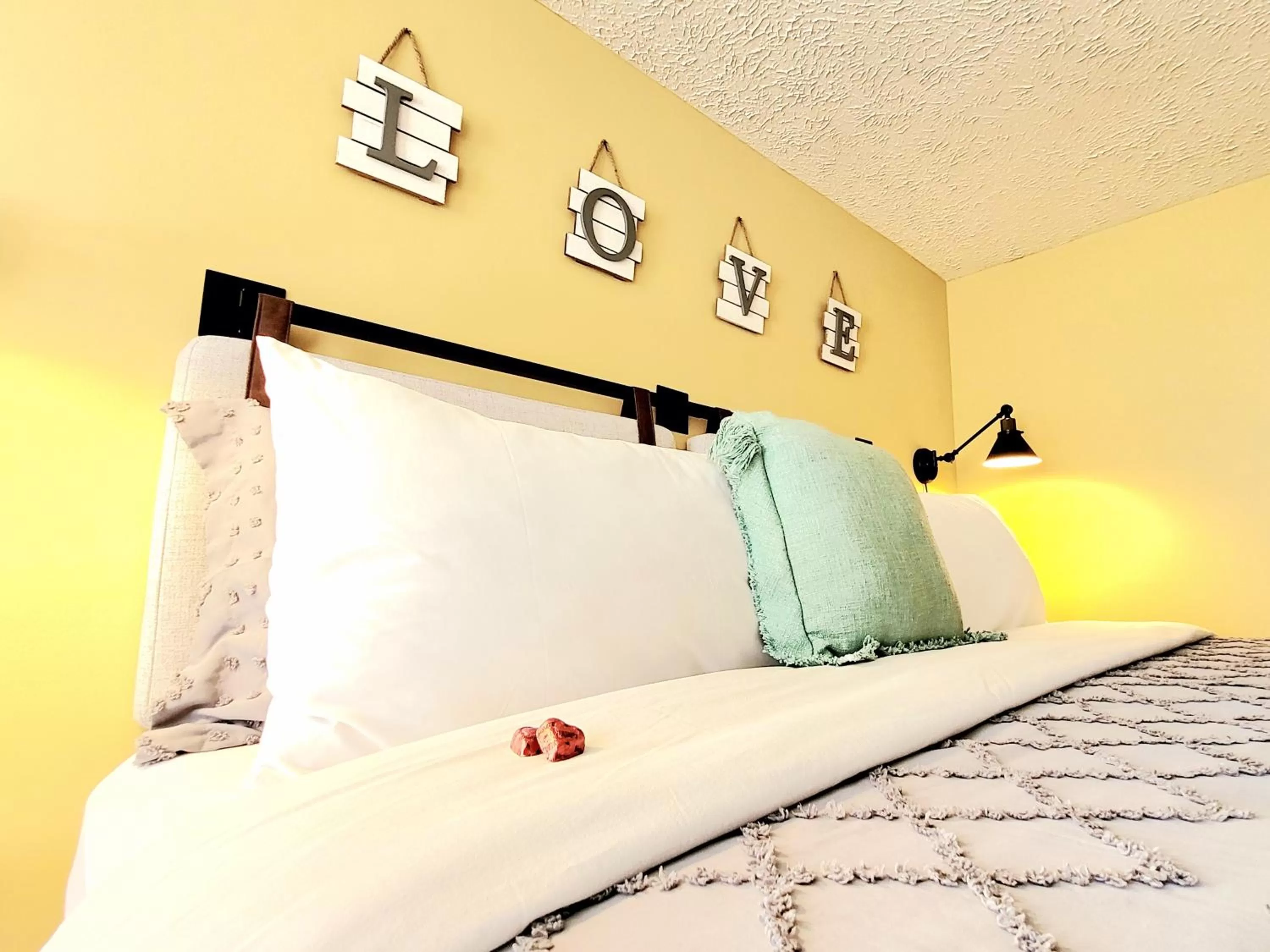 Bed in Pump House Inn & Spa