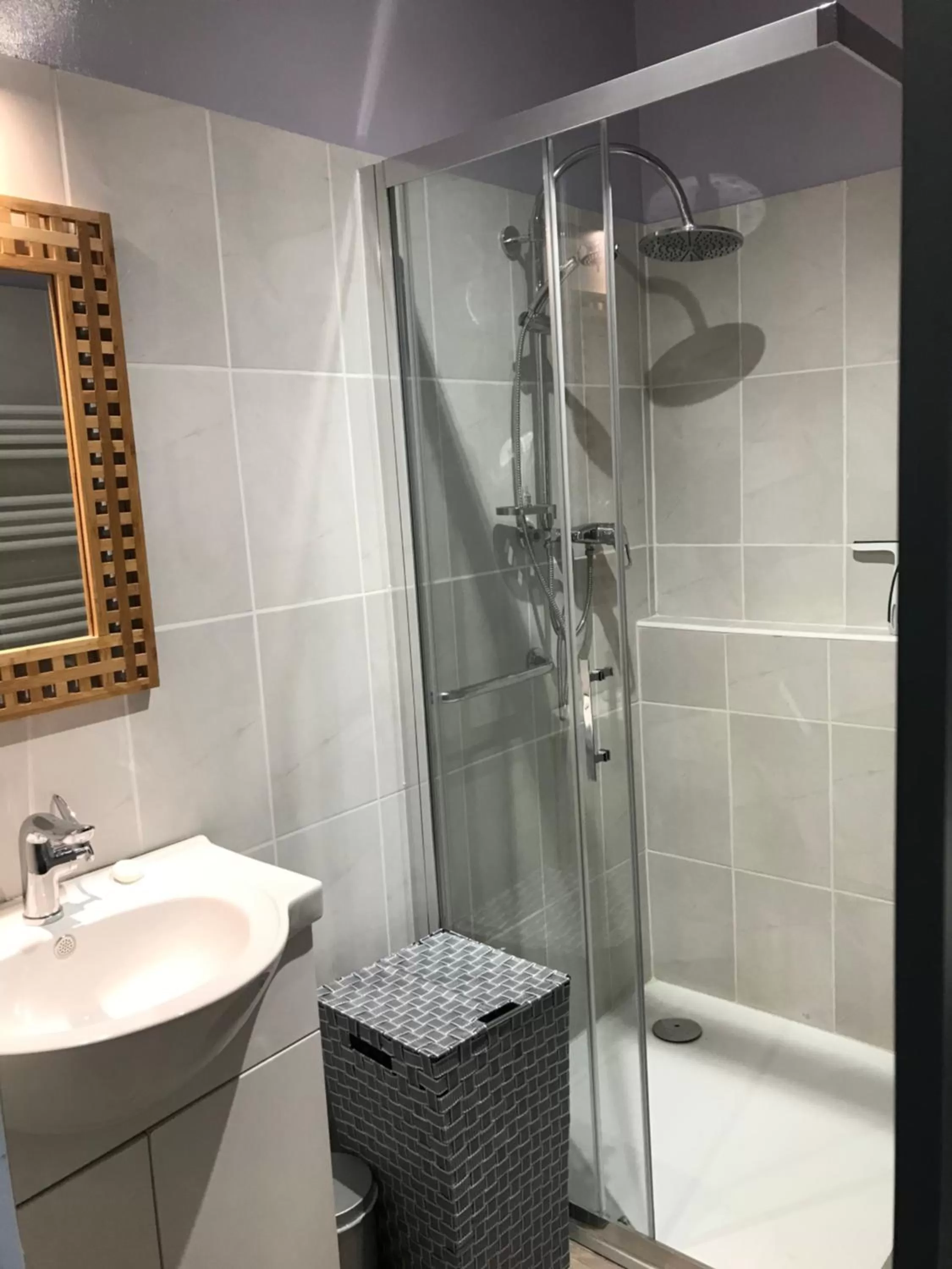 Bathroom in Avenue de la Gare