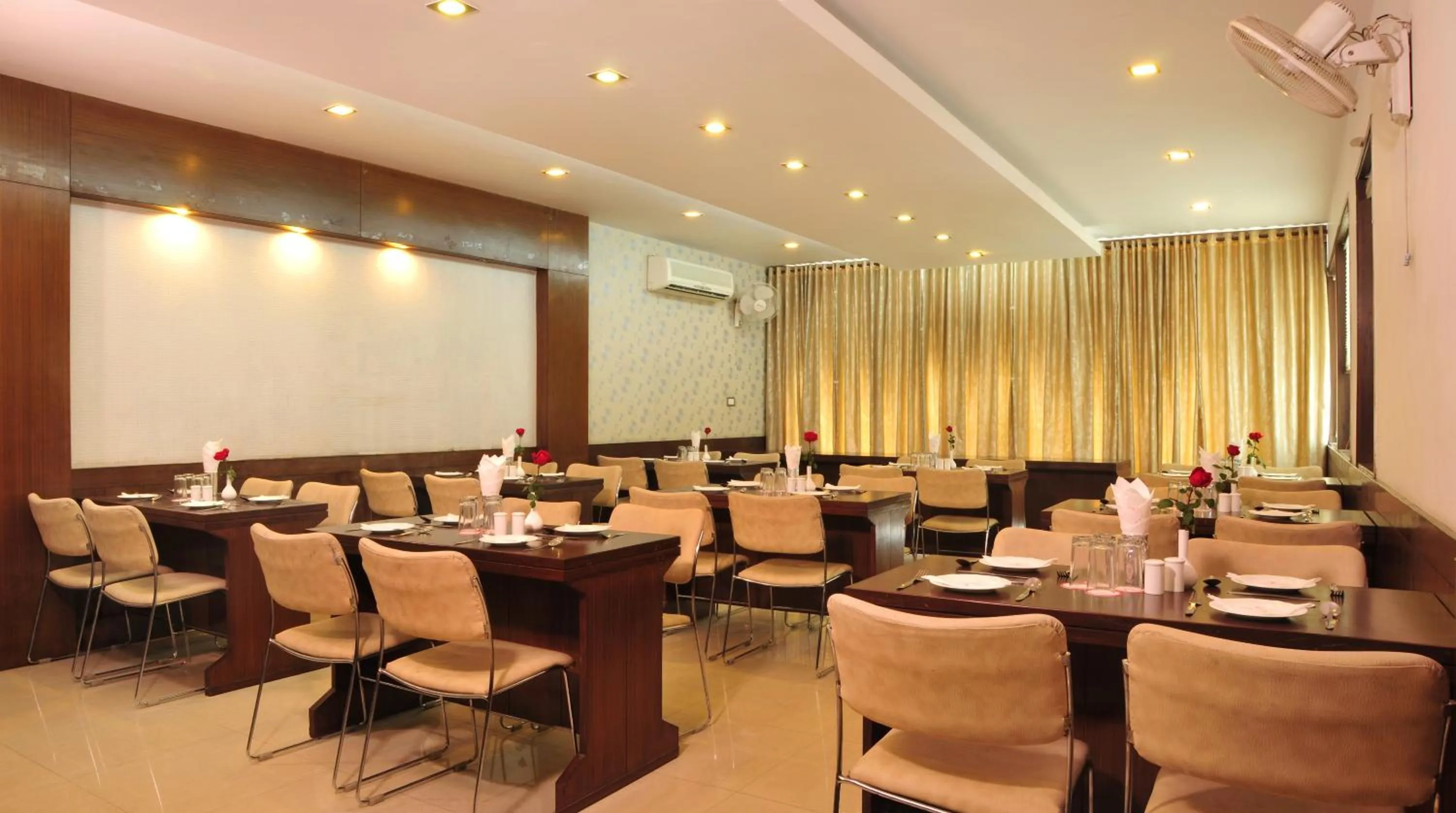 Restaurant/places to eat in Hotel Citi International