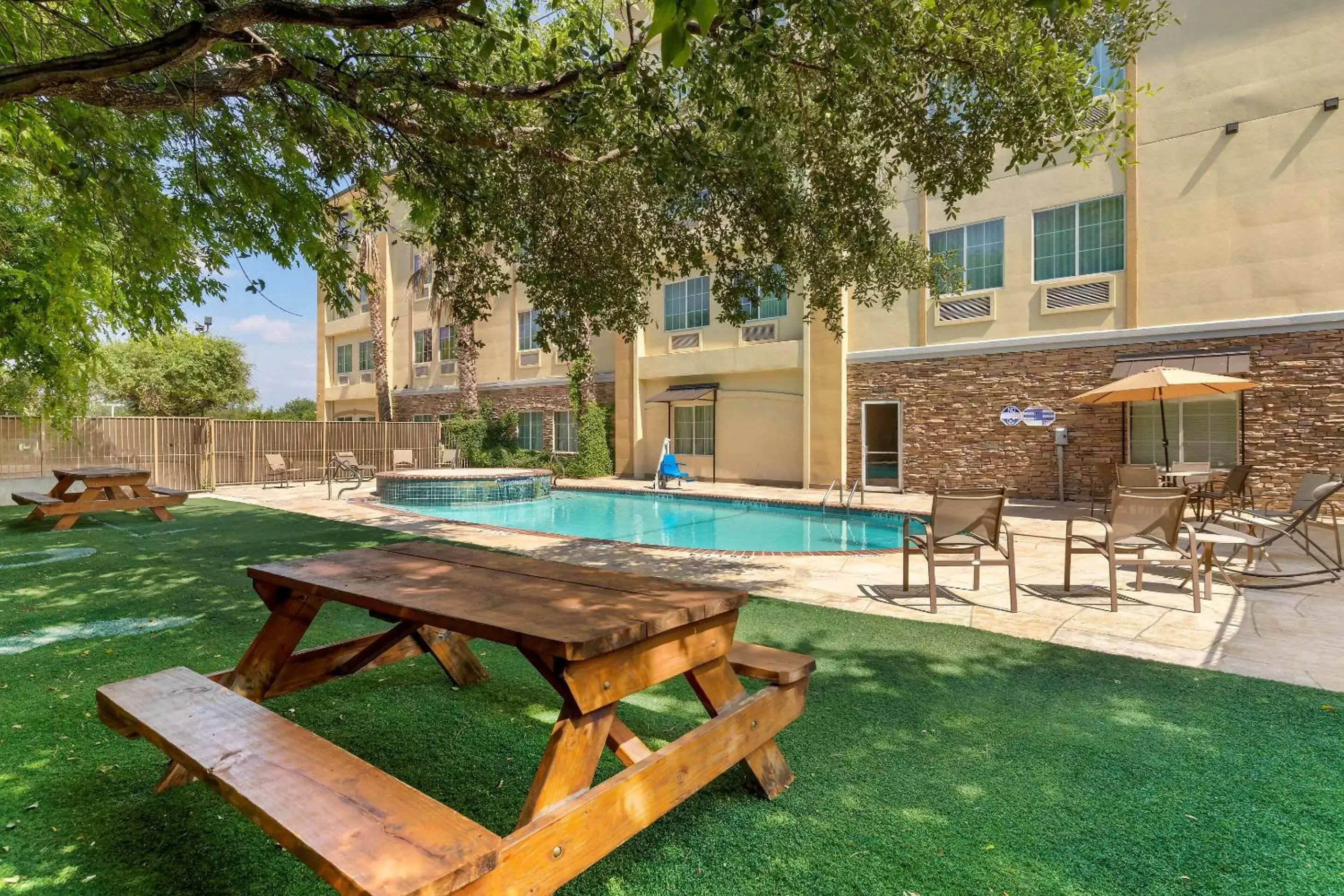 Activities, Swimming Pool in Comfort Inn & Suites Near Six Flags & Medical Center