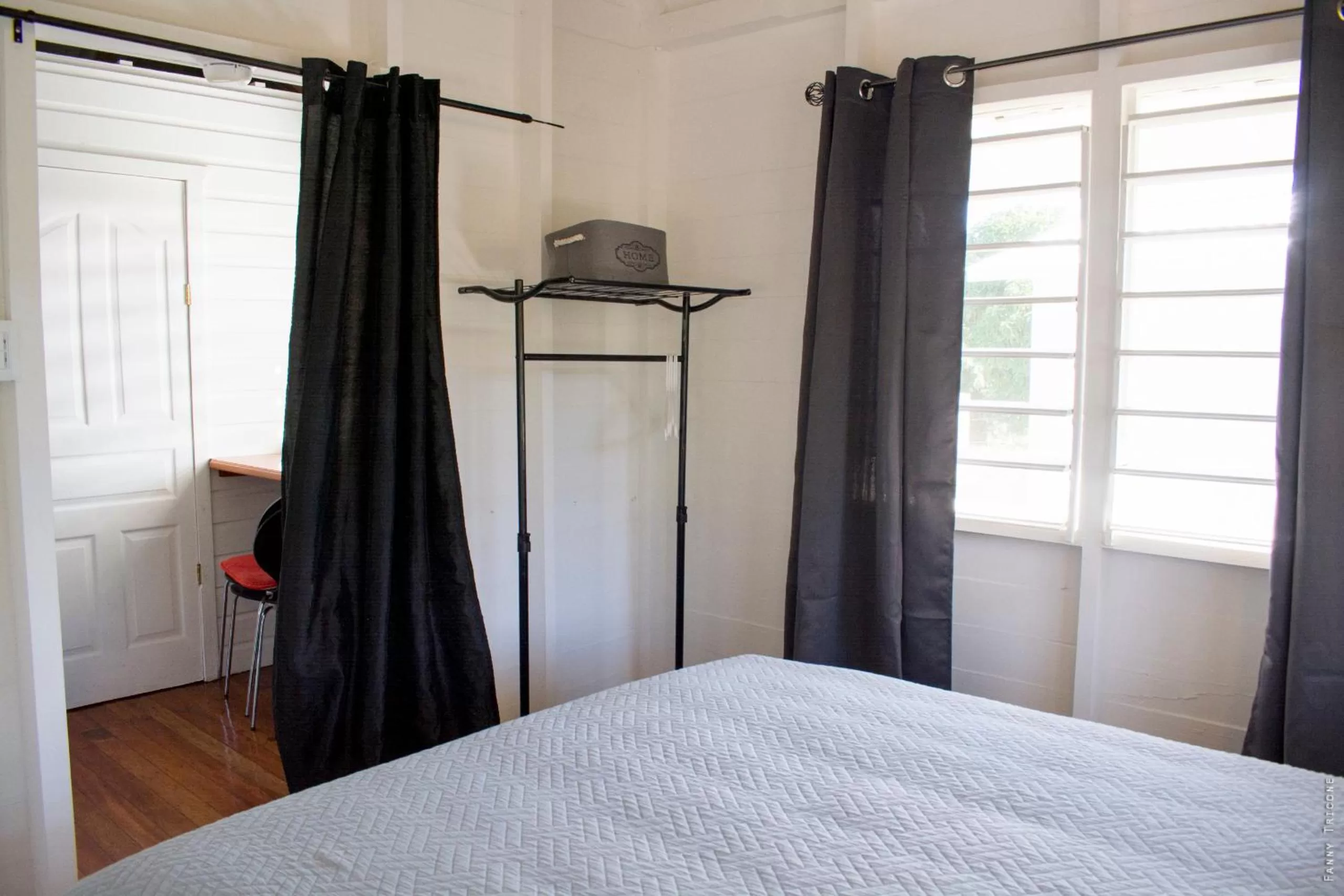 Bedroom, Bed in Horse Cottage