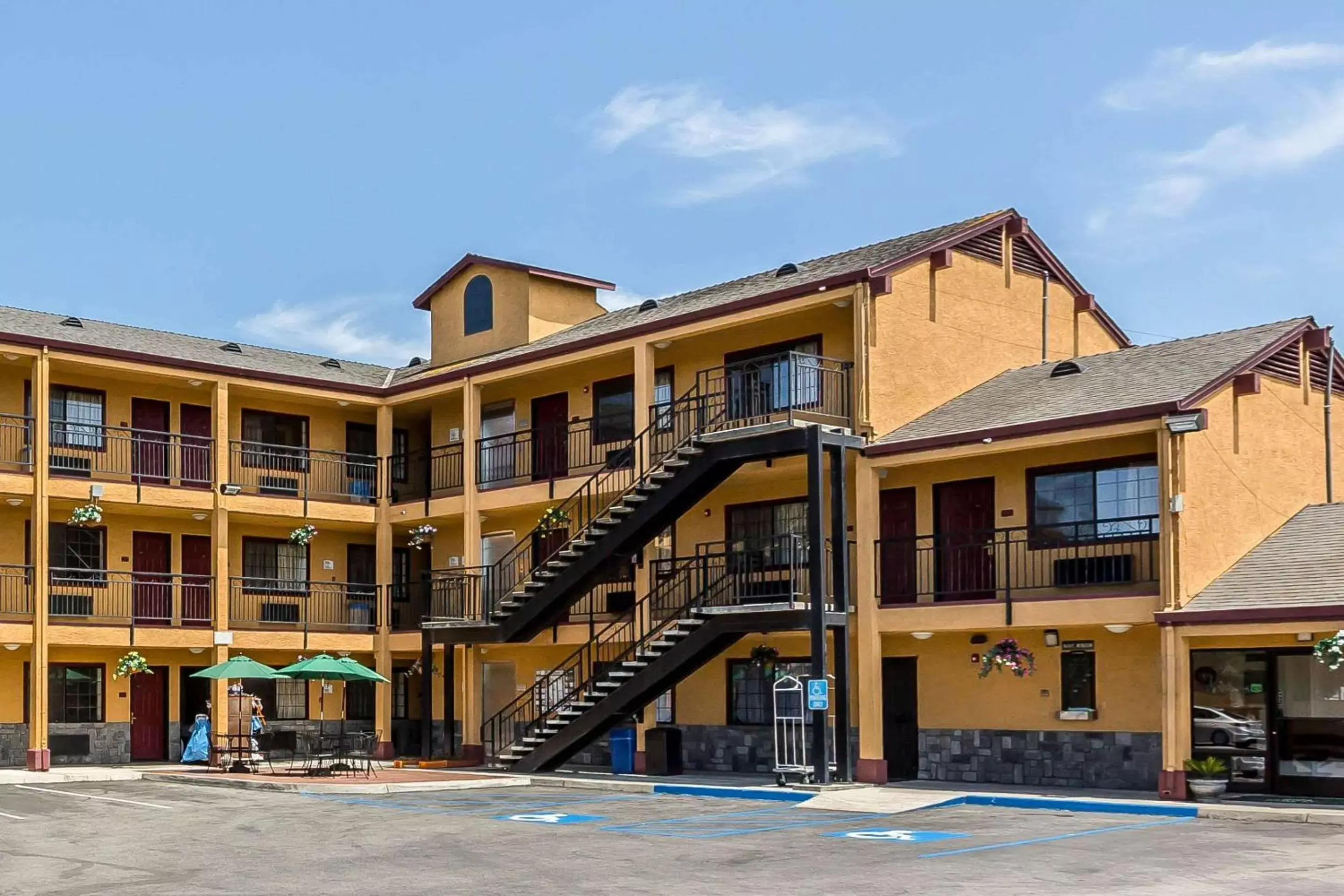 Property Building in Quality Inn Salinas