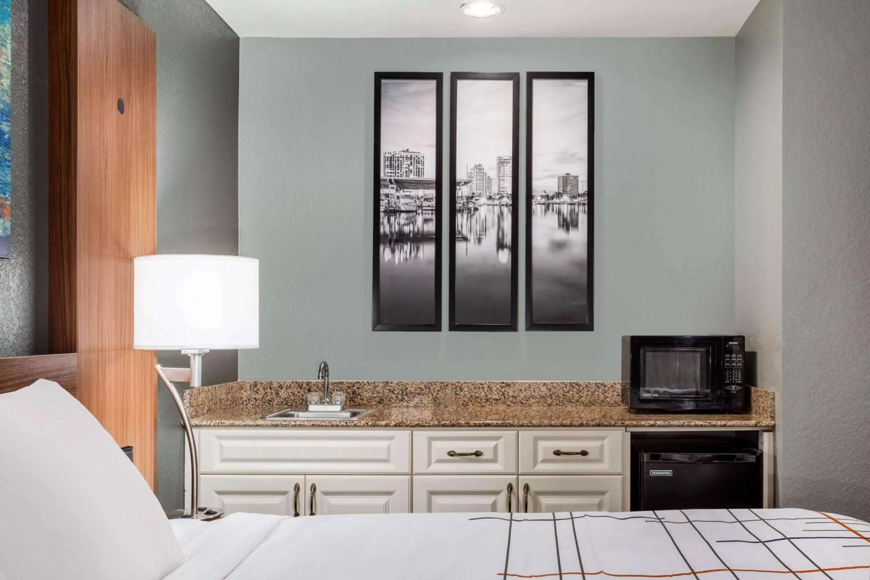 Photo of the whole room, Bed in La Quinta by Wyndham St. Petersburg Northeast *Newly Renovated