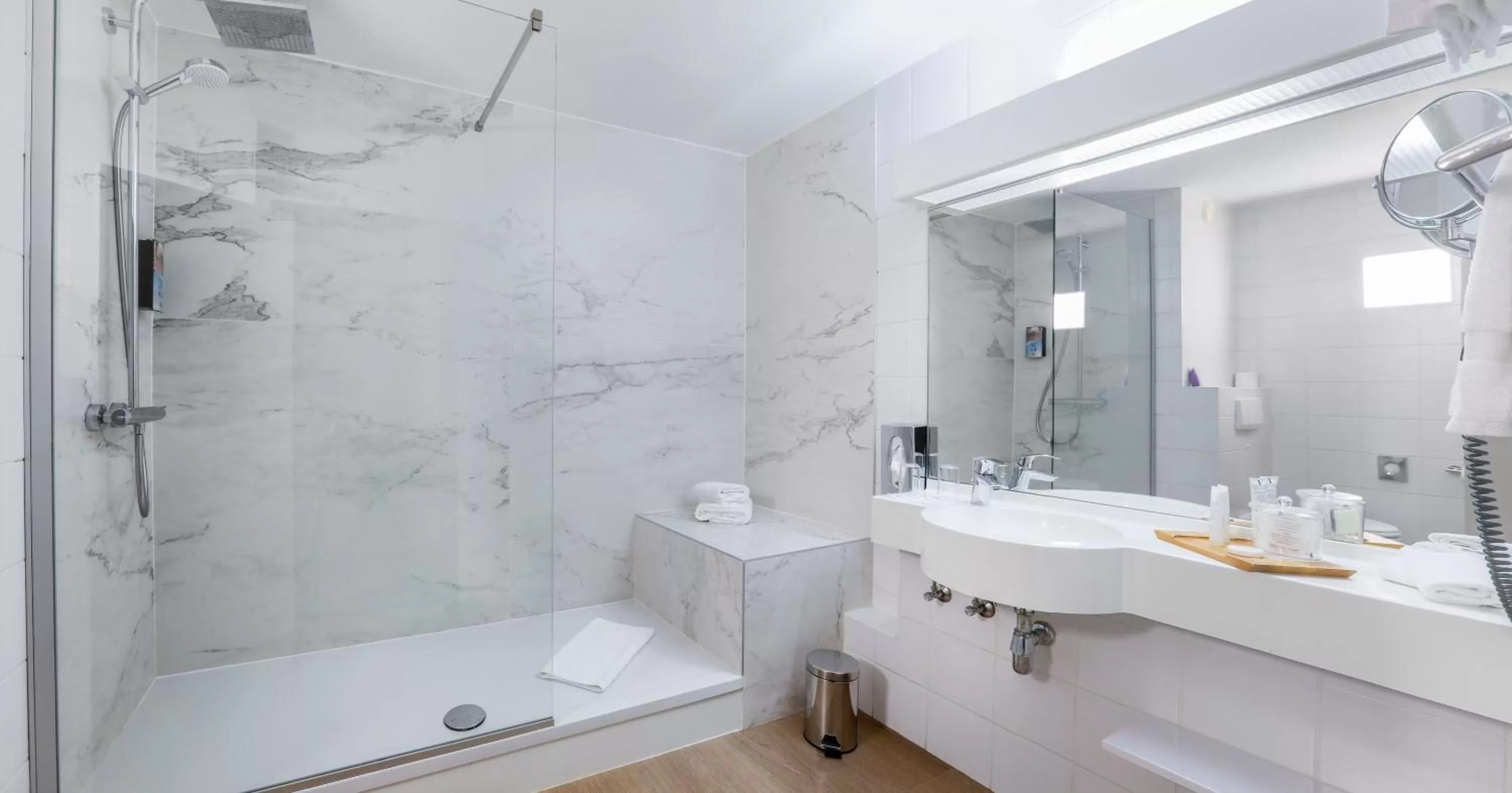 Property building in Hotel Quartier Latin