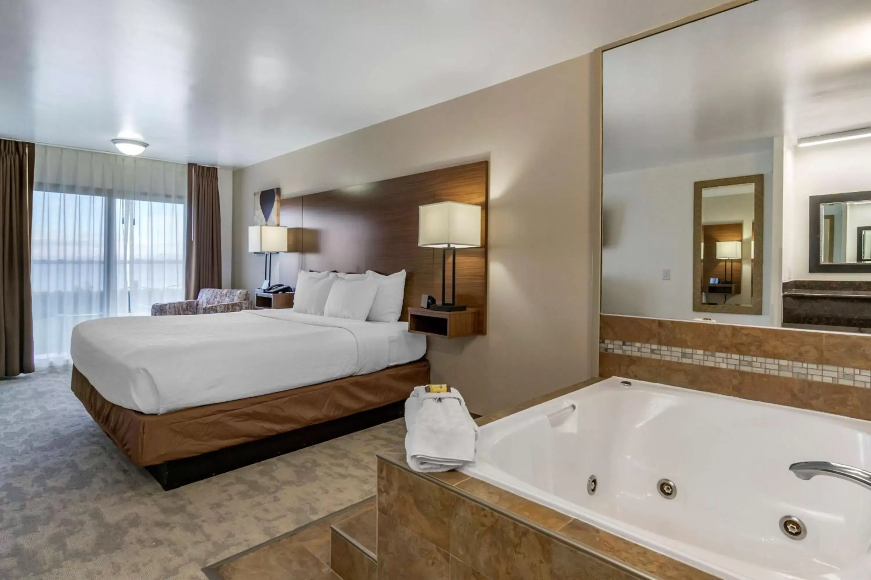 Photo of the whole room, Bathroom in Best Western PLUS Lake Front Hotel