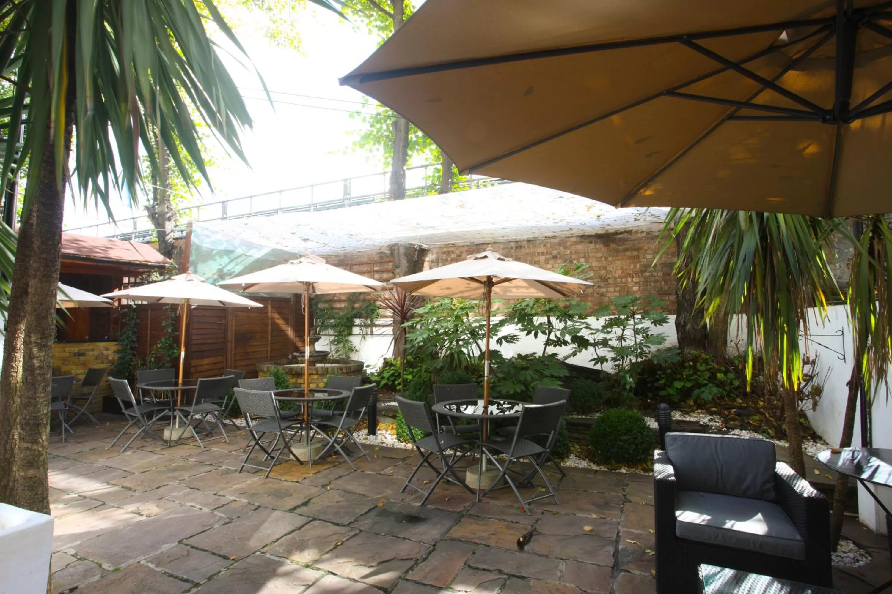 Balcony/Terrace, Restaurant/Places to Eat in Mayflower Hotel