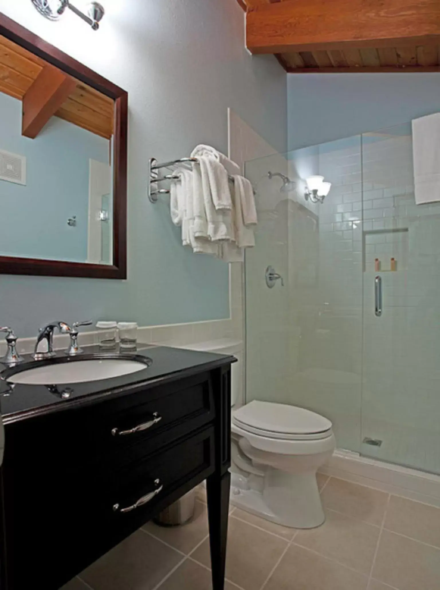 Shower, Bathroom in The Mammoth Creek Inn