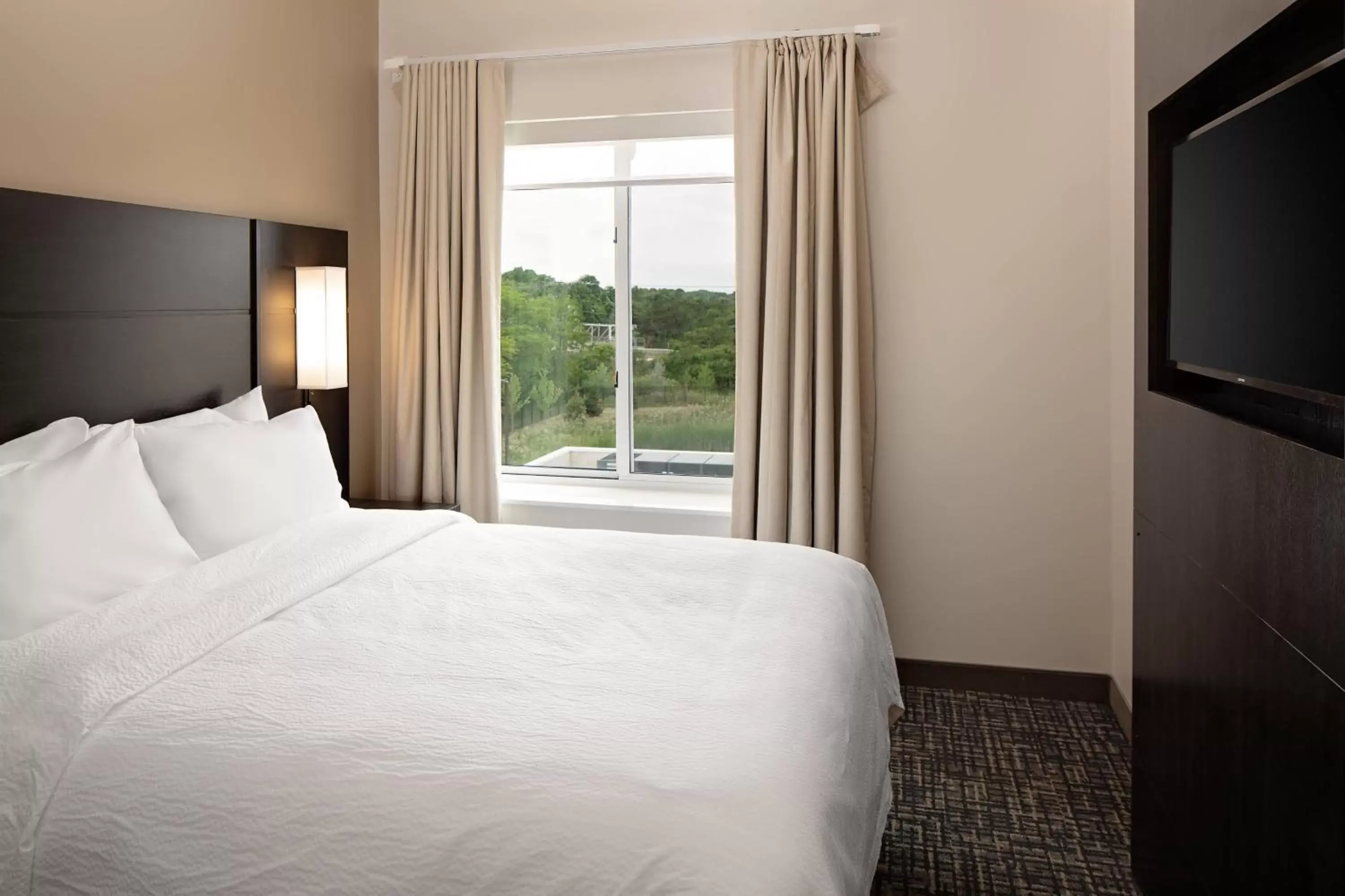 Bedroom, Bed in Residence Inn Detroit Farmington Hills